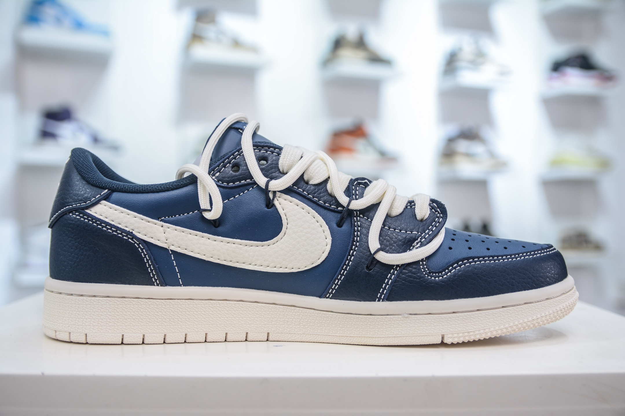 300 TS x Air Jordan AJ1 Low x GIVENCHY 倒钩低帮纪梵希联名-深蓝米白倒钩绑带 DM6868-105