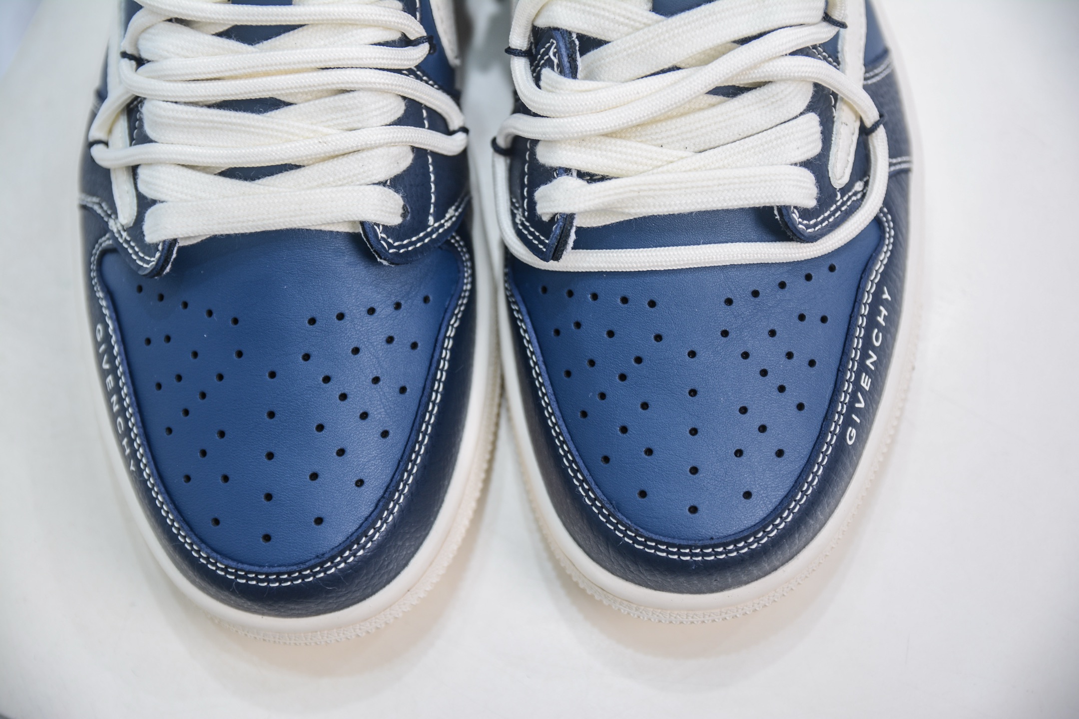300 TS x Air Jordan AJ1 Low x GIVENCHY 倒钩低帮纪梵希联名-深蓝米白倒钩绑带 DM6868-105