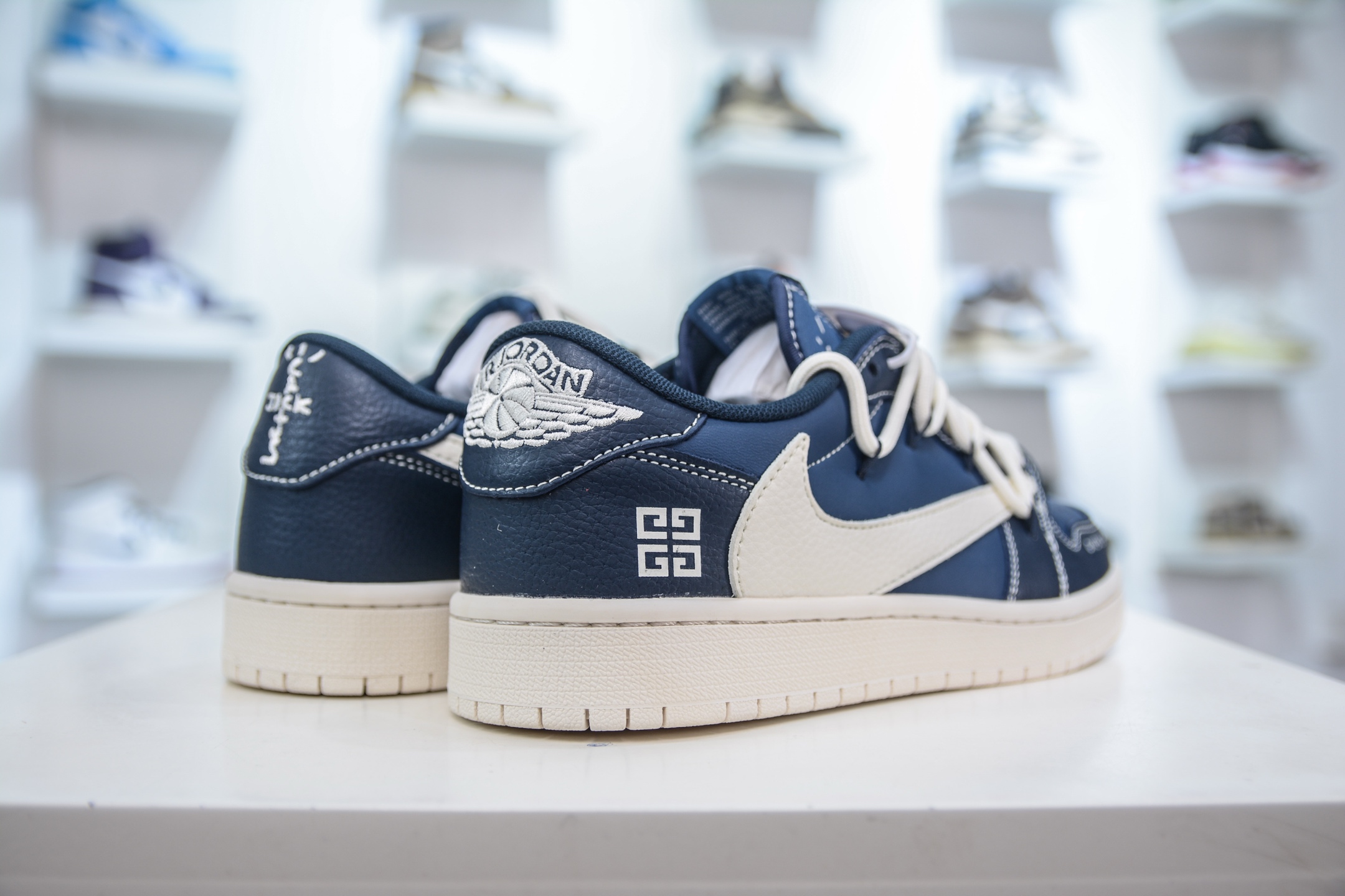 300 TS x Air Jordan AJ1 Low x GIVENCHY 倒钩低帮纪梵希联名-深蓝米白倒钩绑带 DM6868-105