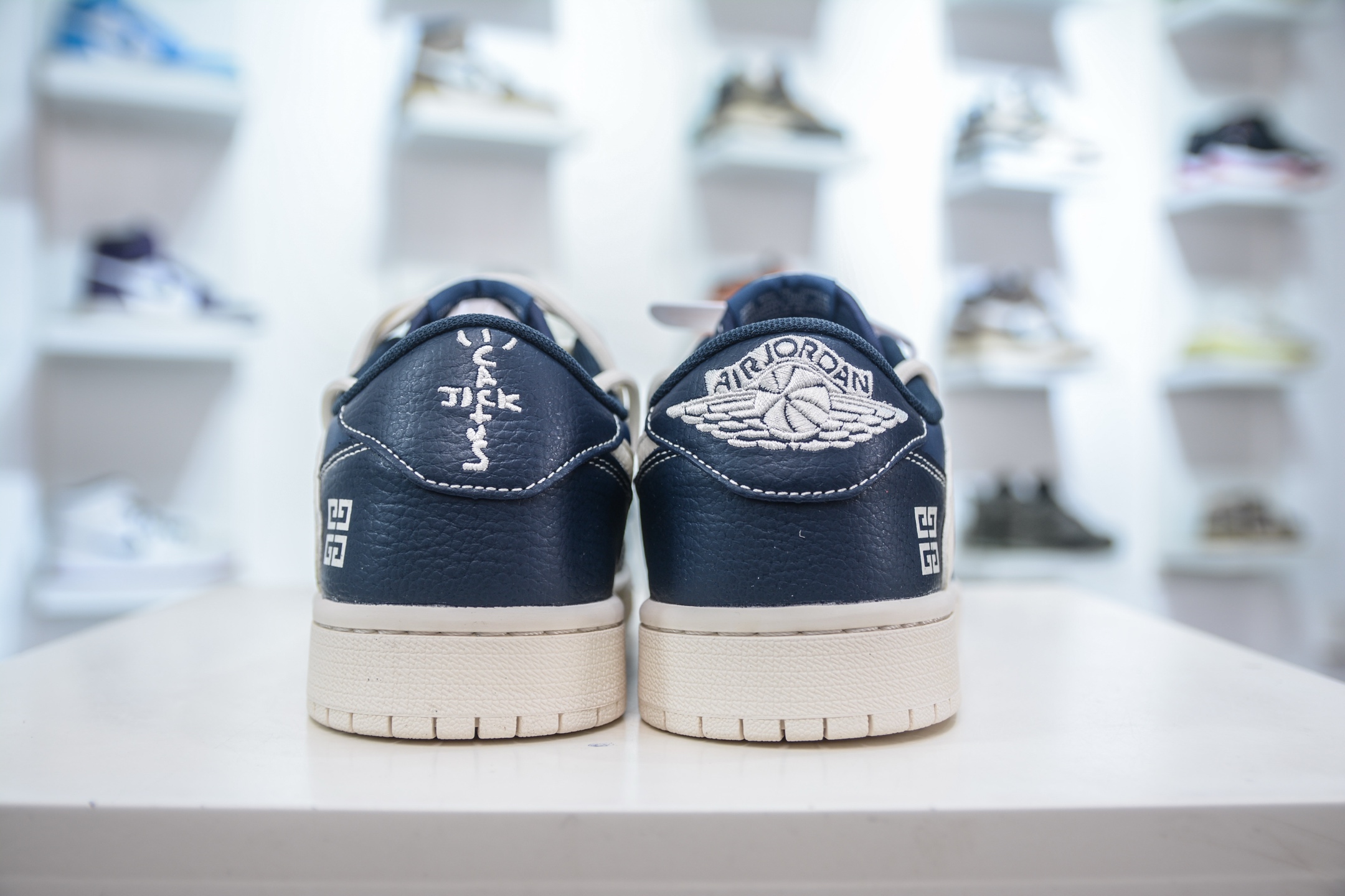 300 TS x Air Jordan AJ1 Low x GIVENCHY 倒钩低帮纪梵希联名-深蓝米白倒钩绑带 DM6868-105