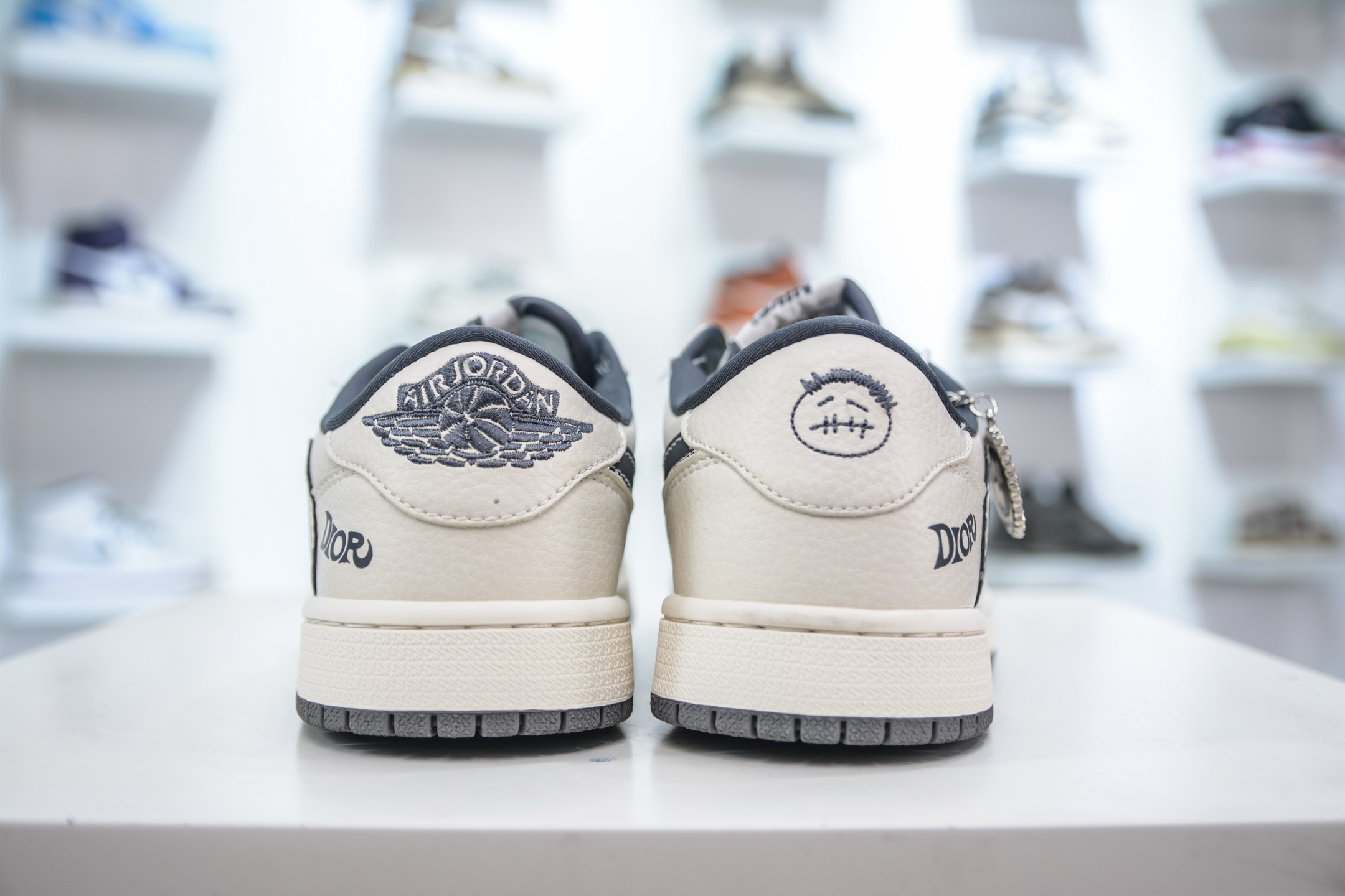 270 TS x Air Jordan AJ1 Low x DIOR 迪奥联名-白黑 倒钩低帮联名定制配色 LD2025-021