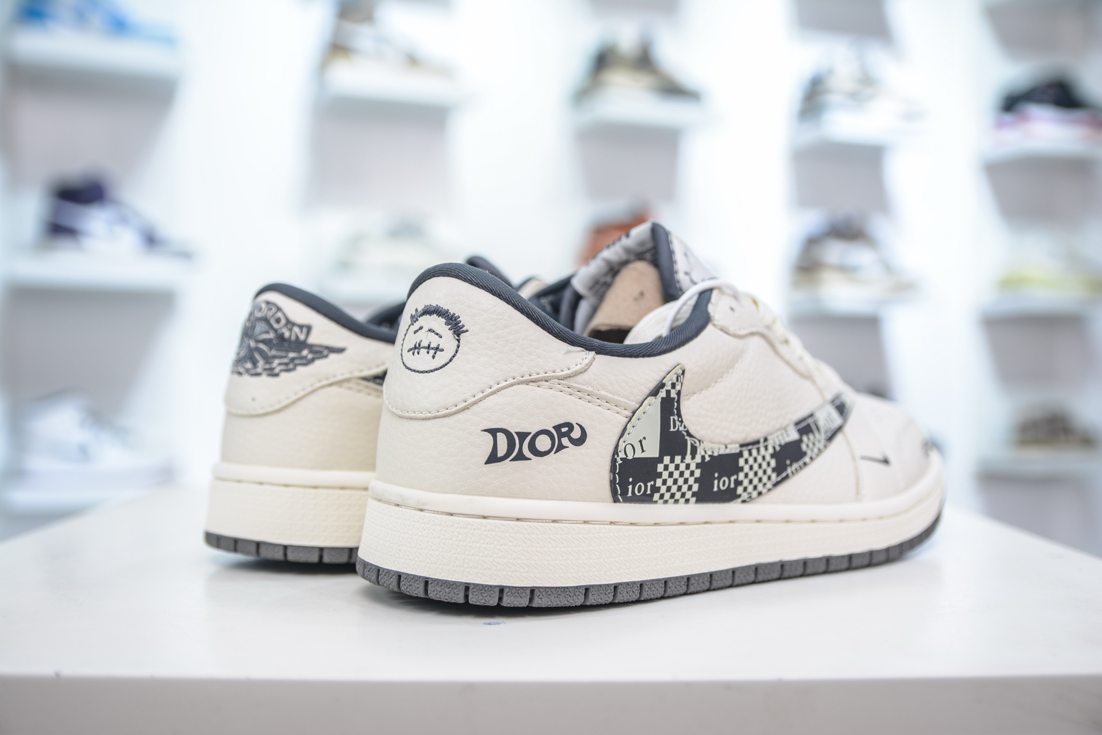 270 TS x Air Jordan AJ1 Low x DIOR 迪奥联名-白黑 倒钩低帮联名定制配色 LD2025-021