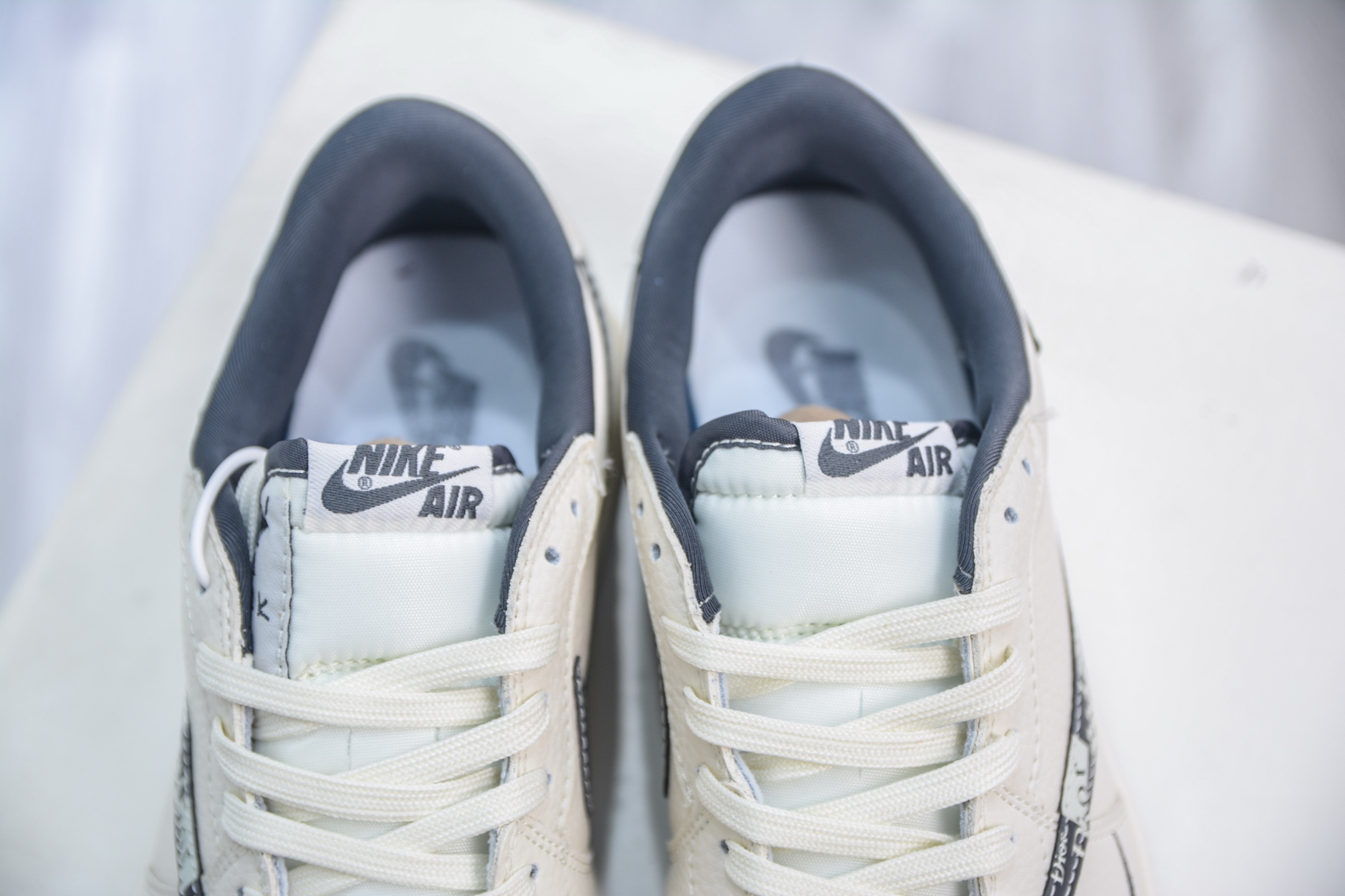 270 TS x Air Jordan AJ1 Low x DIOR 迪奥联名-白黑 倒钩低帮联名定制配色 LD2025-021