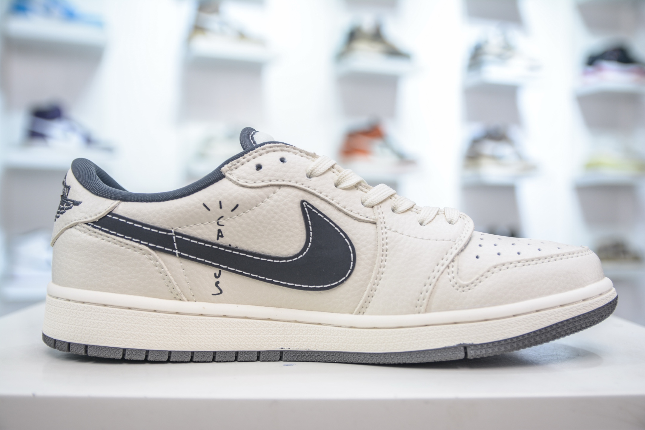 270 TS x Air Jordan AJ1 Low x DIOR 迪奥联名-白黑 倒钩低帮联名定制配色 LD2025-021