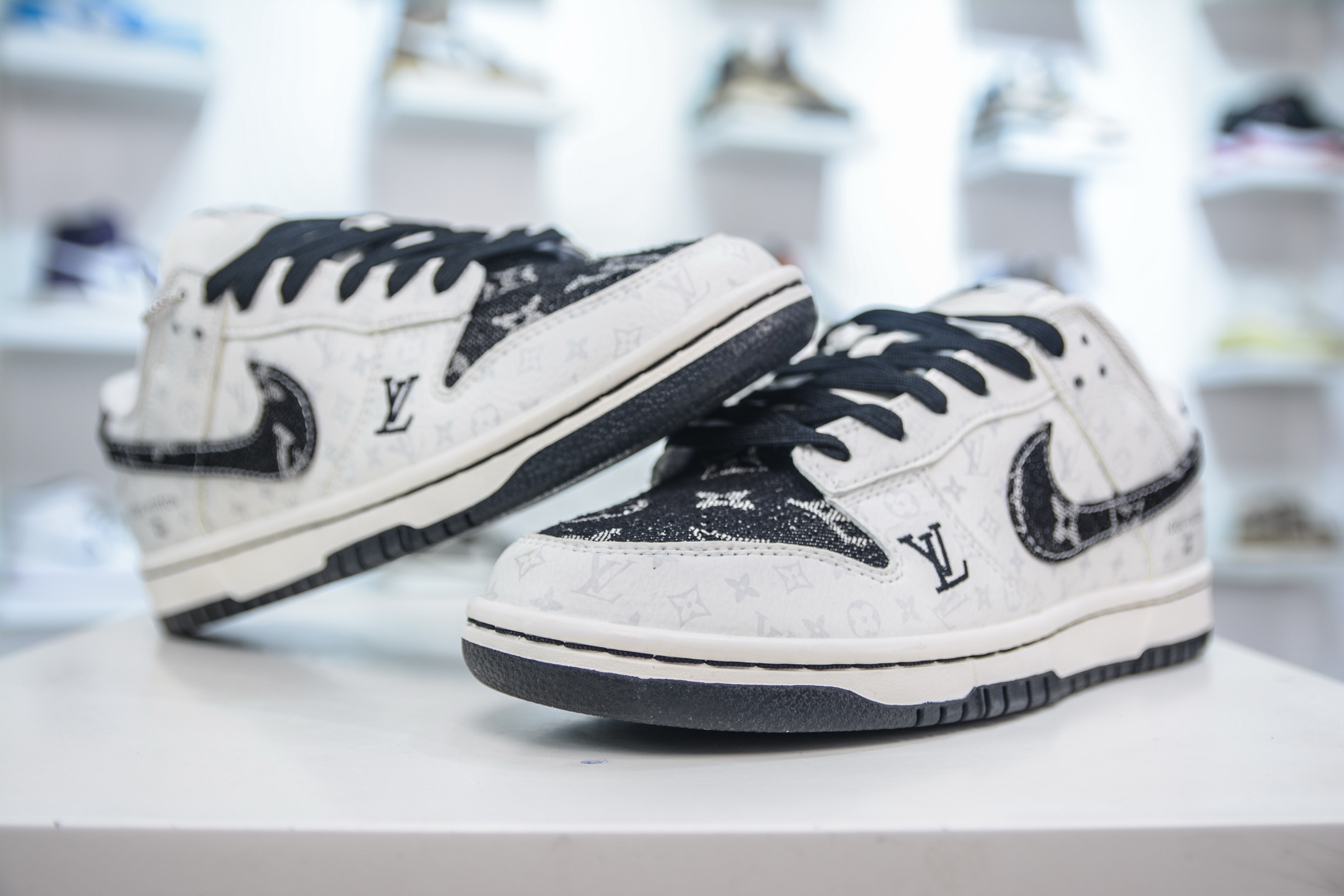280 Nike SB Dunk Low x Louis Vuitton LV联名-白黑牛仔勾 SC9772-804