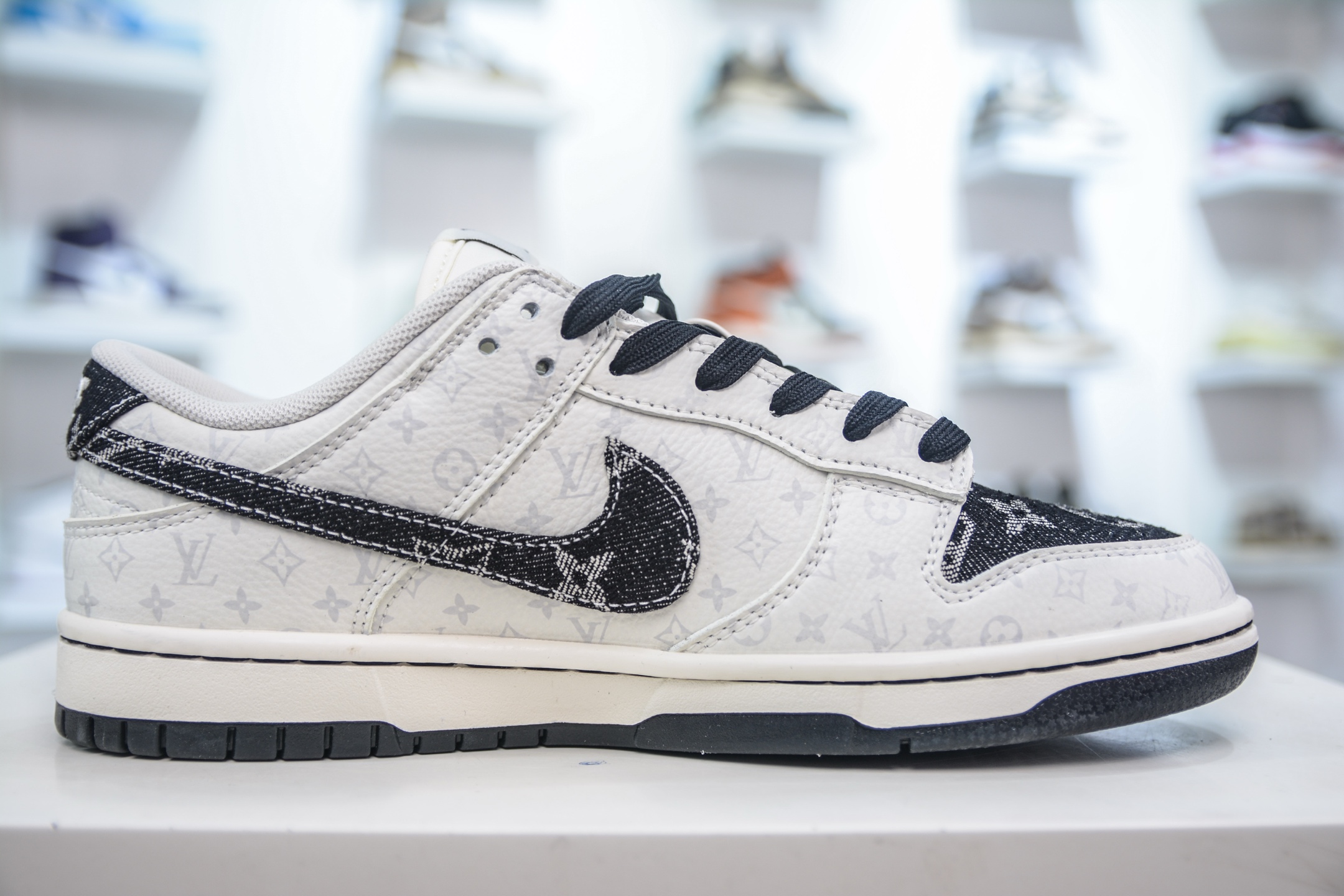280 Nike SB Dunk Low x Louis Vuitton LV联名-白黑牛仔勾 SC9772-804