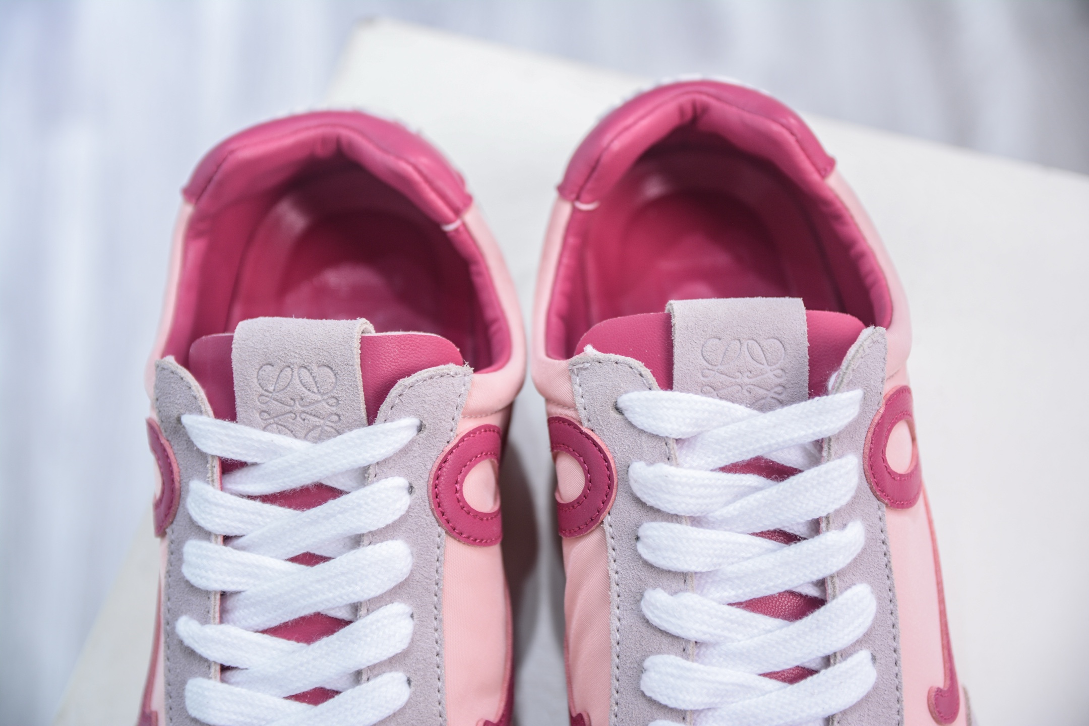 260 X版 LOEWE罗意威 Ballet Runner 2.0小牛皮 圆头系带 低帮 生活休闲鞋