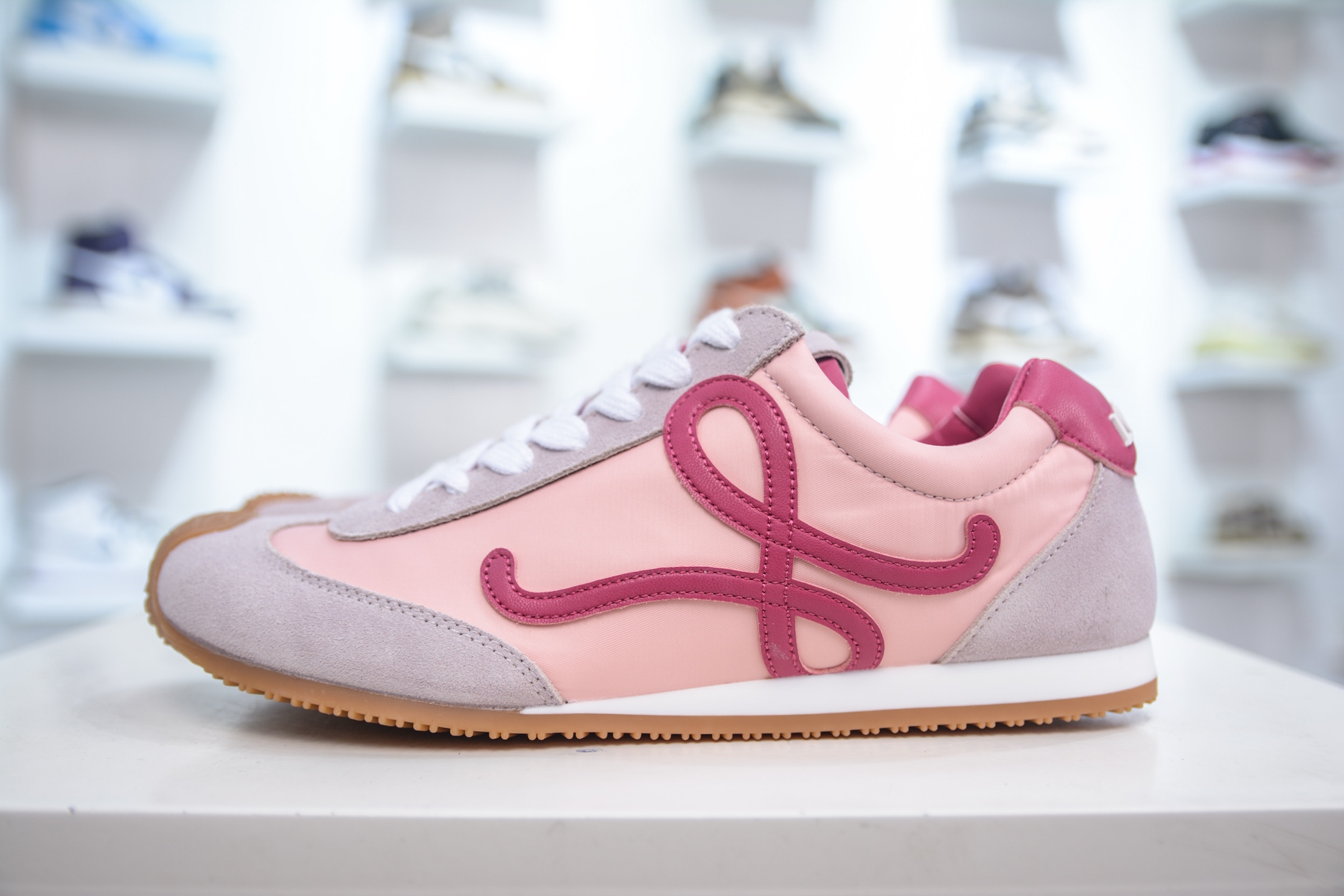 260 X版 LOEWE罗意威 Ballet Runner 2.0小牛皮 圆头系带 低帮 生活休闲鞋