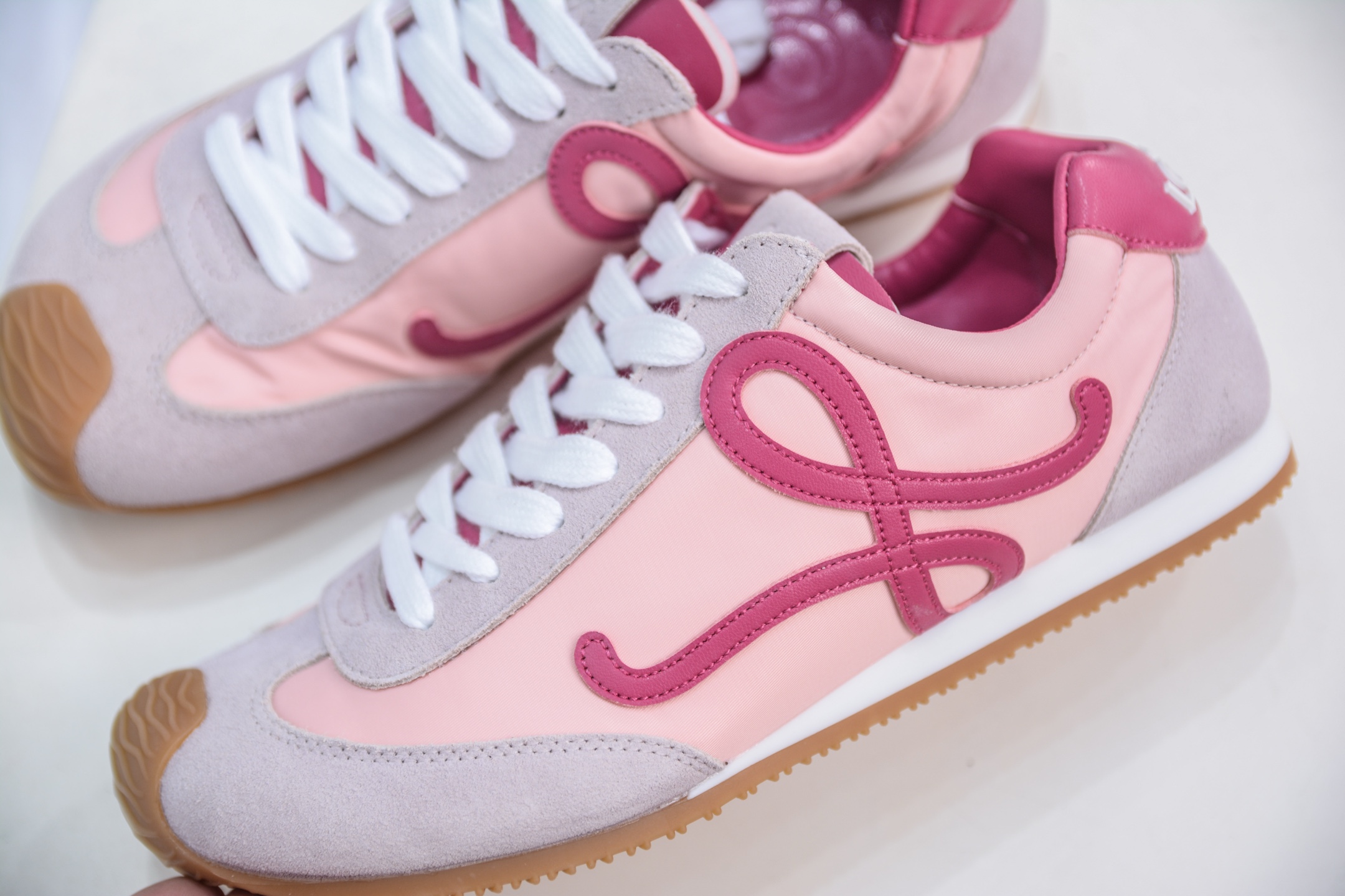 260 X版 LOEWE罗意威 Ballet Runner 2.0小牛皮 圆头系带 低帮 生活休闲鞋