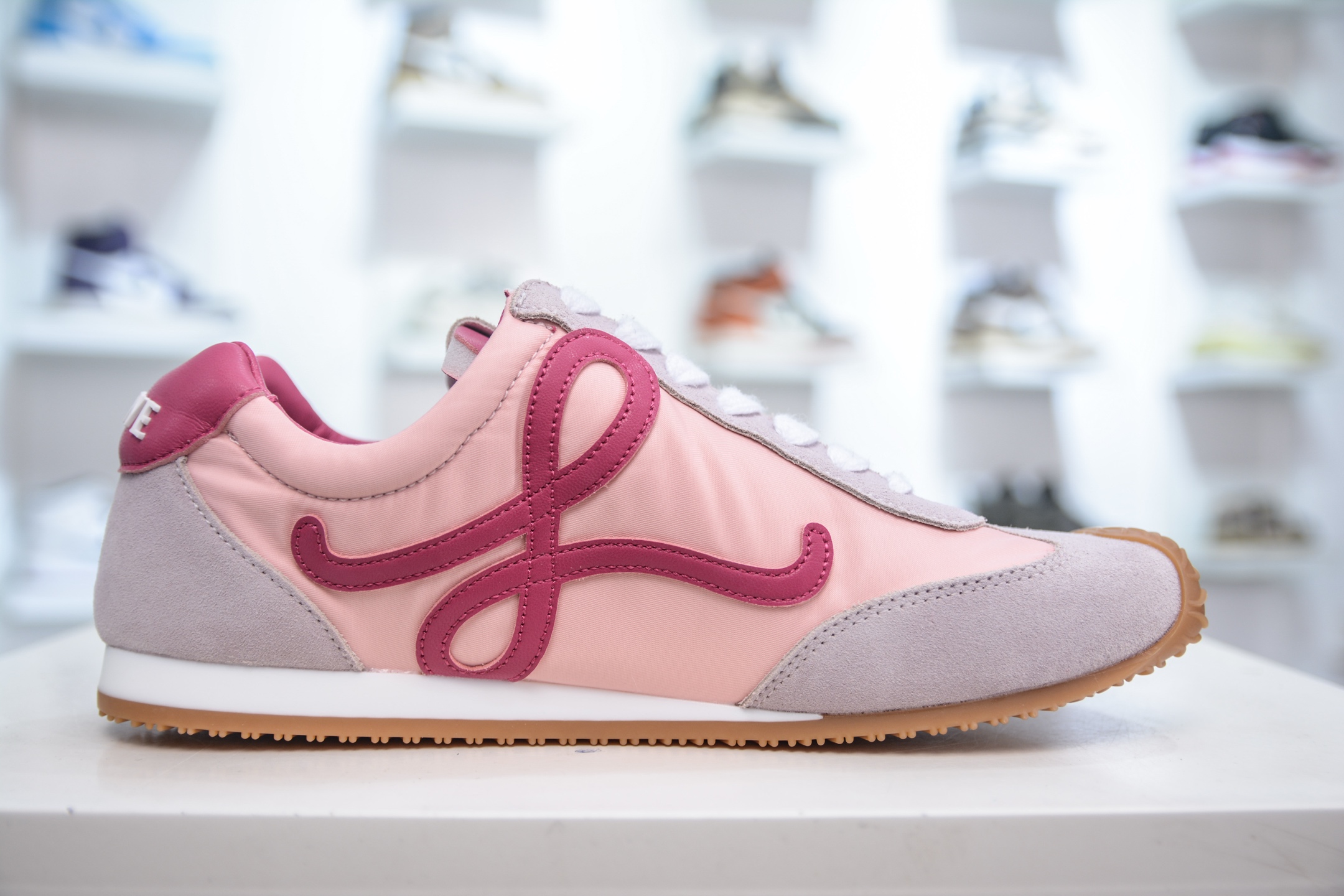 260 X版 LOEWE罗意威 Ballet Runner 2.0小牛皮 圆头系带 低帮 生活休闲鞋