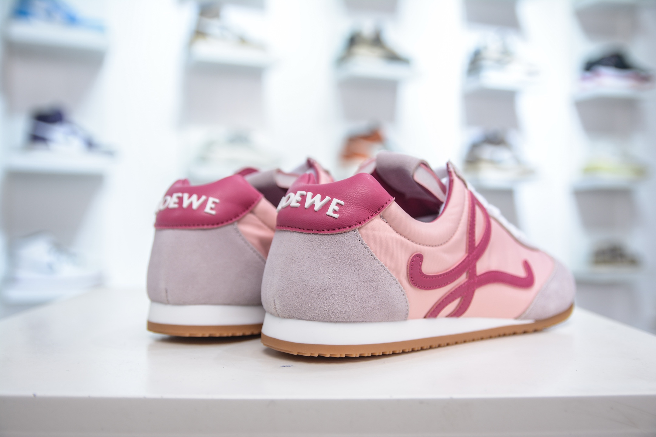 260 X版 LOEWE罗意威 Ballet Runner 2.0小牛皮 圆头系带 低帮 生活休闲鞋