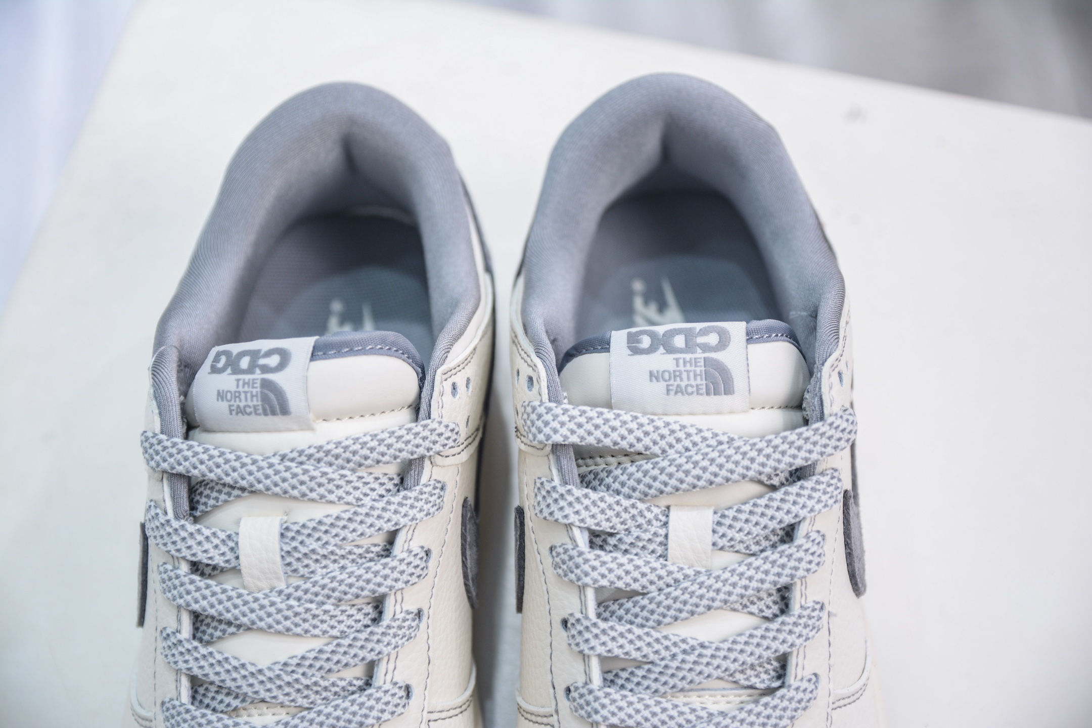 Nike SB Dunk Low x The North Face Sneakers - White/Grey Limited Edition 8 i1747868794125 8090 0 7