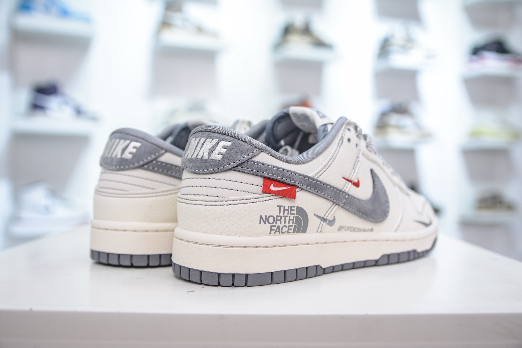 Nike SB Dunk Low x The North Face Sneakers - White/Grey Limited Edition 6 i1747868794192 4404 0 5