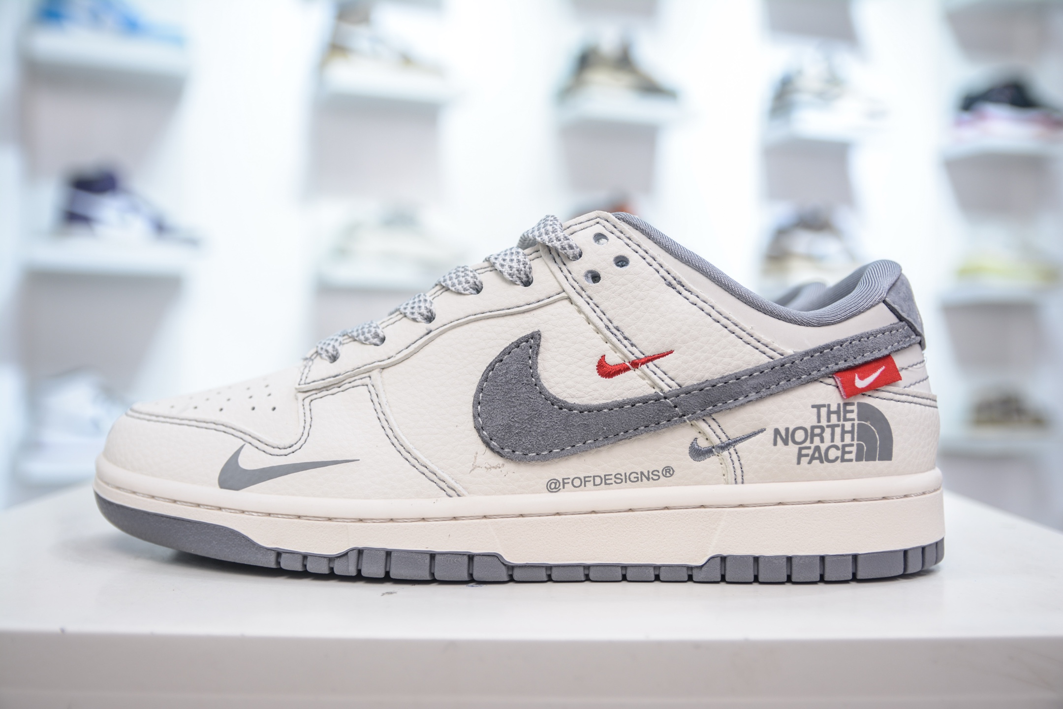 Nike SB Dunk Low x The North Face Sneakers - White/Grey Limited Edition 1 i1747868795882 8056 0 0