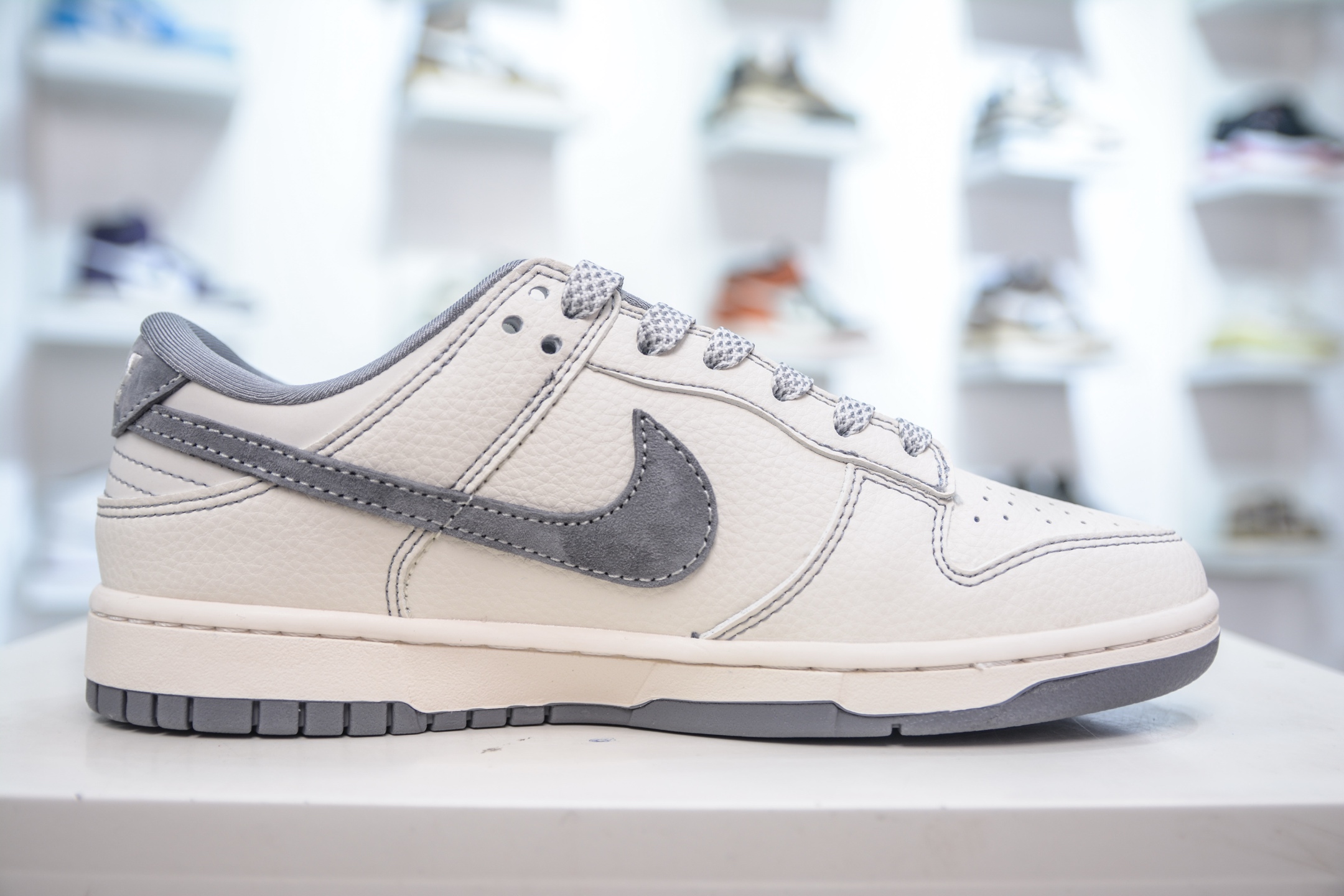 Nike SB Dunk Low x The North Face Sneakers - White/Grey Limited Edition 3 i1747868795939 1035 0 2