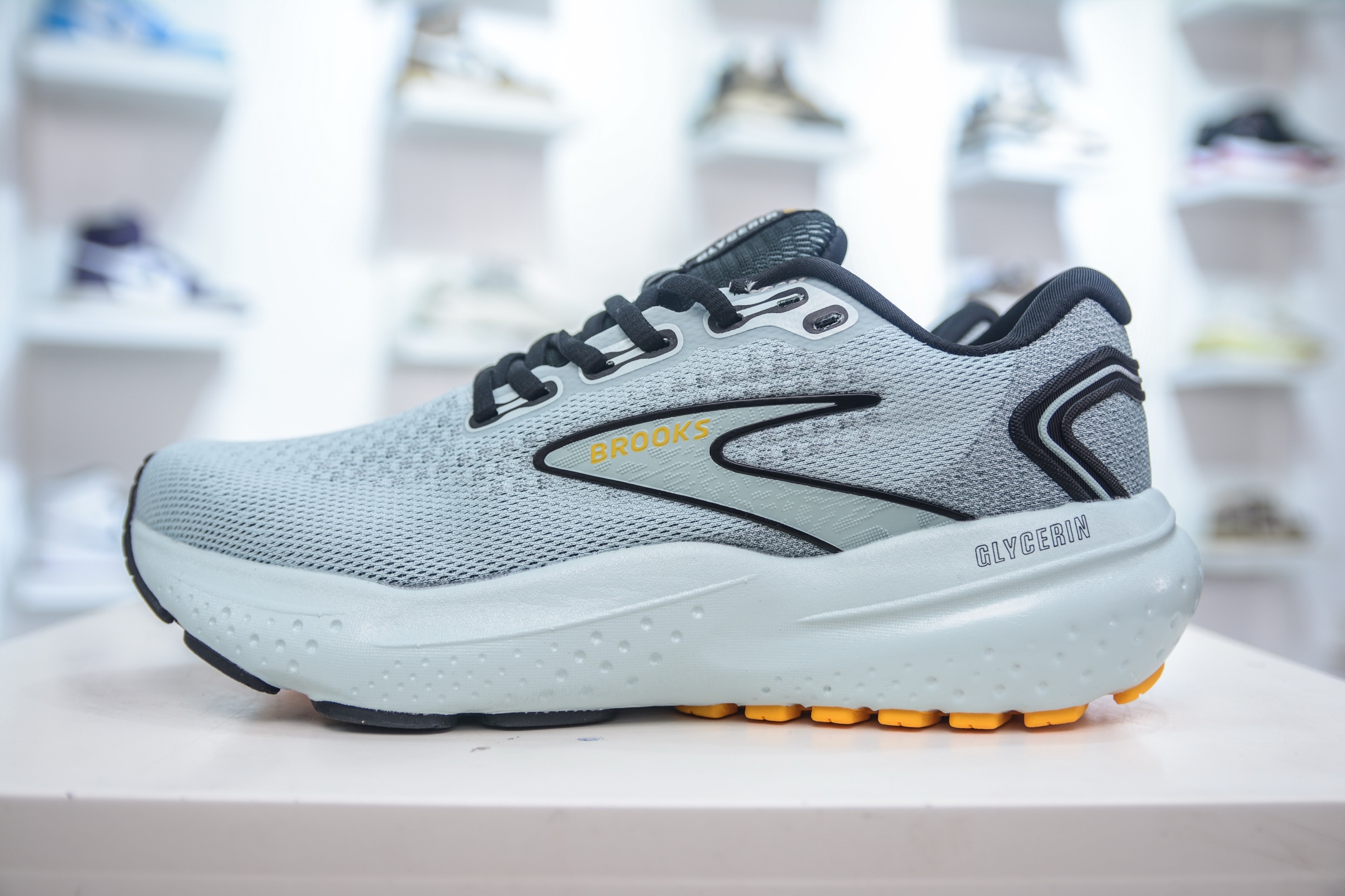 Brooks Glycerin 21: Ultra-Lightweight Running Shoes for Ultimate Comfort 2 i1747868858542 6616 0 0
