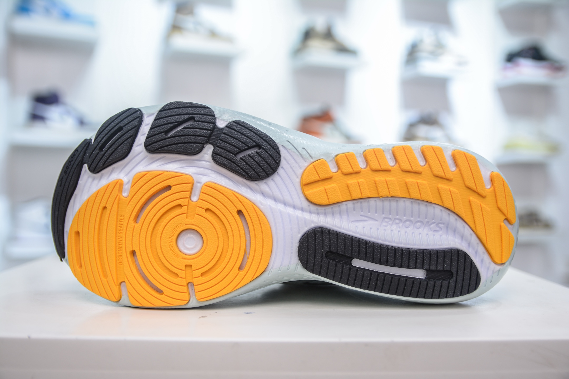 Brooks Glycerin 21: Ultra-Lightweight Running Shoes for Ultimate Comfort 6 i1747868858639 3820 0 4