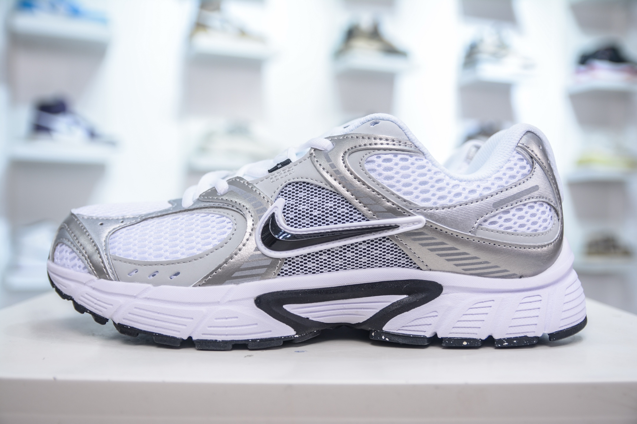 Nike V5 RNR Running Shoes: Comfortable, Durable, and Stylish Low-Top Sneakers 2 i1747869017649 4970 0 0