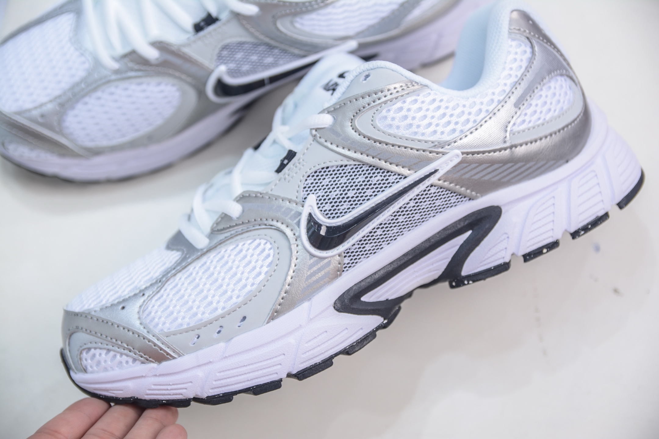 Nike V5 RNR Running Shoes: Comfortable, Durable, and Stylish Low-Top Sneakers 8 i1747869017649 9907 0 6