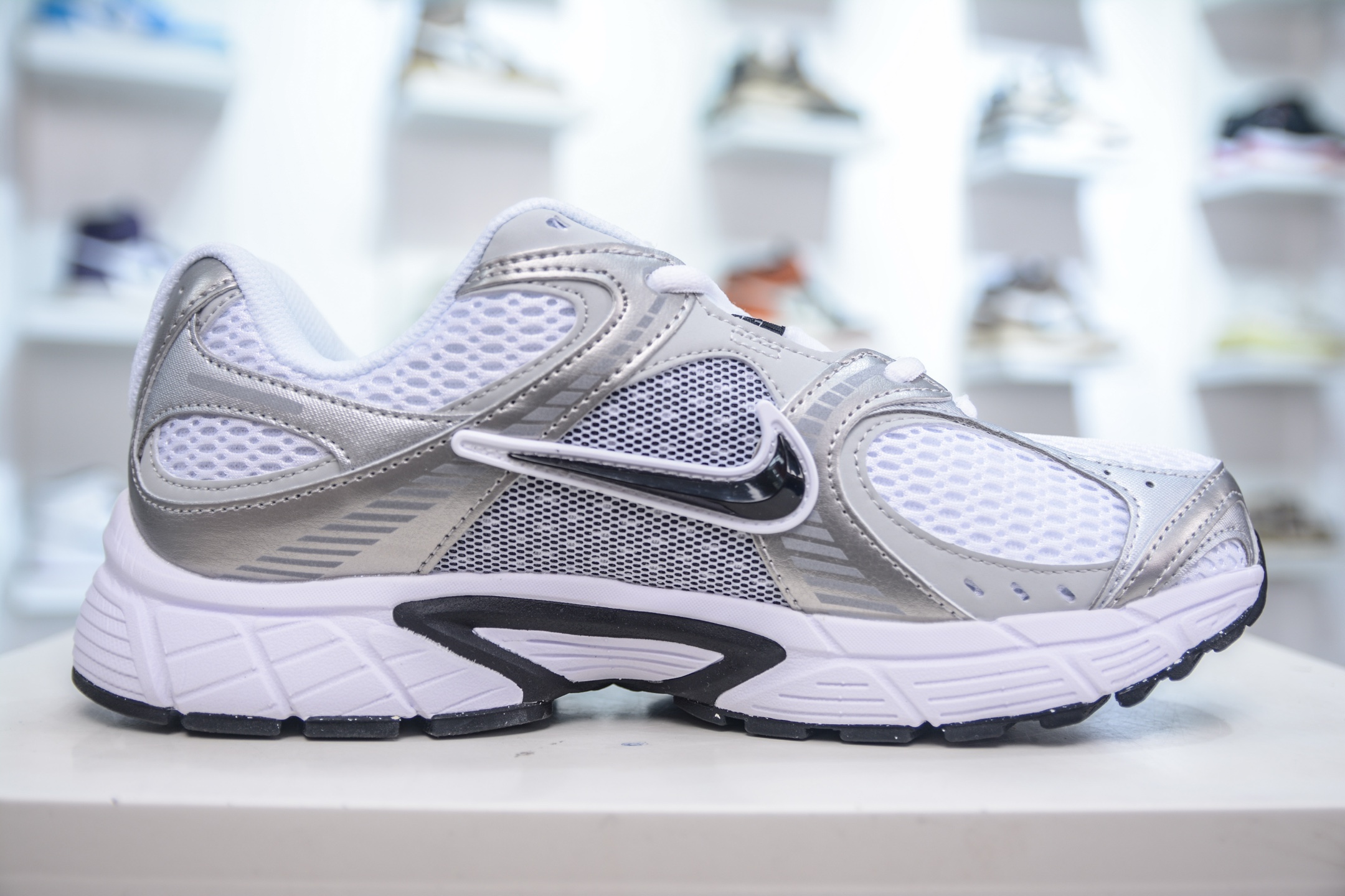 Nike V5 RNR Running Shoes: Comfortable, Durable, and Stylish Low-Top Sneakers 4 i1747869021357 383 0 2