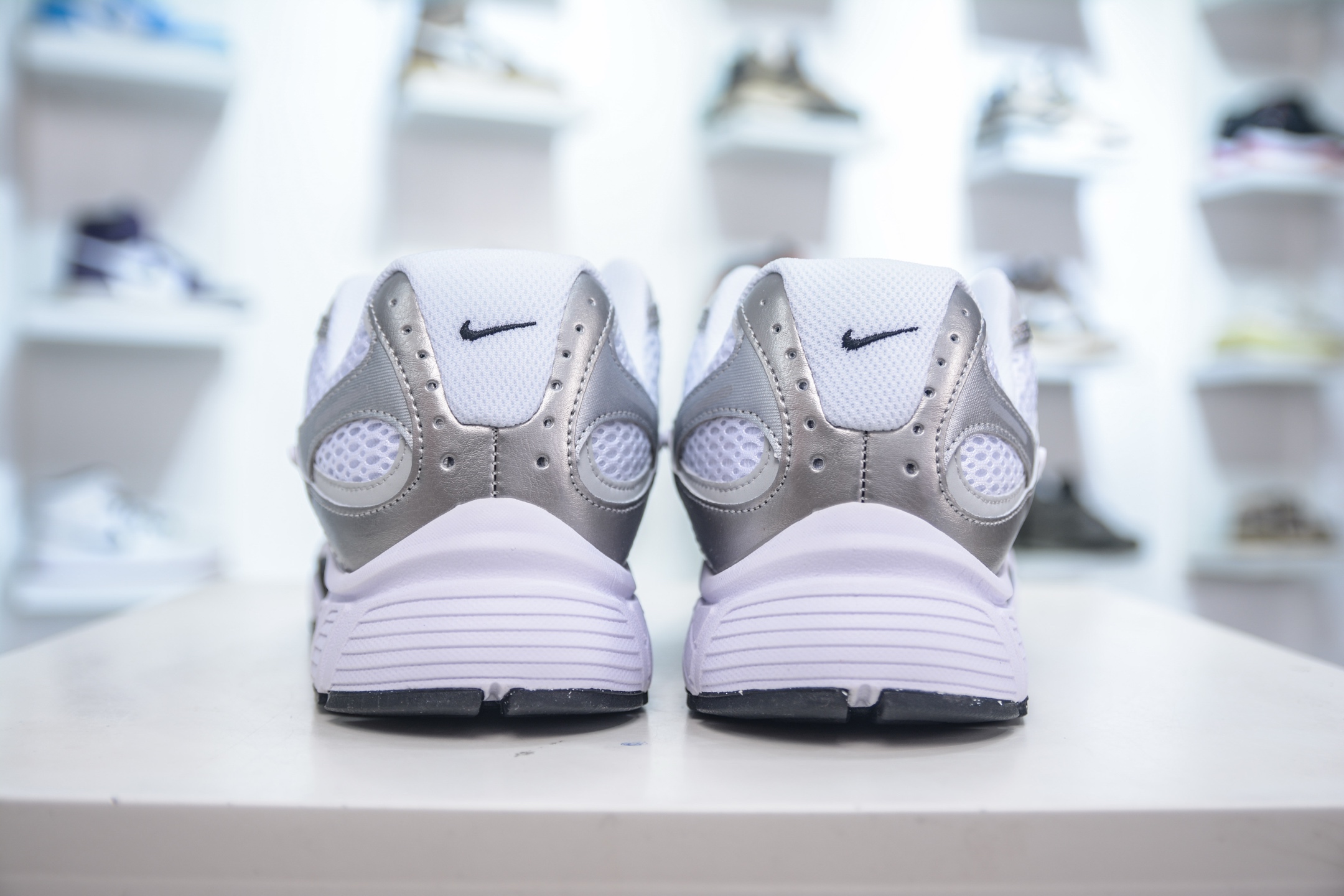 Nike V5 RNR Running Shoes: Comfortable, Durable, and Stylish Low-Top Sneakers 3 i1747869021455 263 0 1