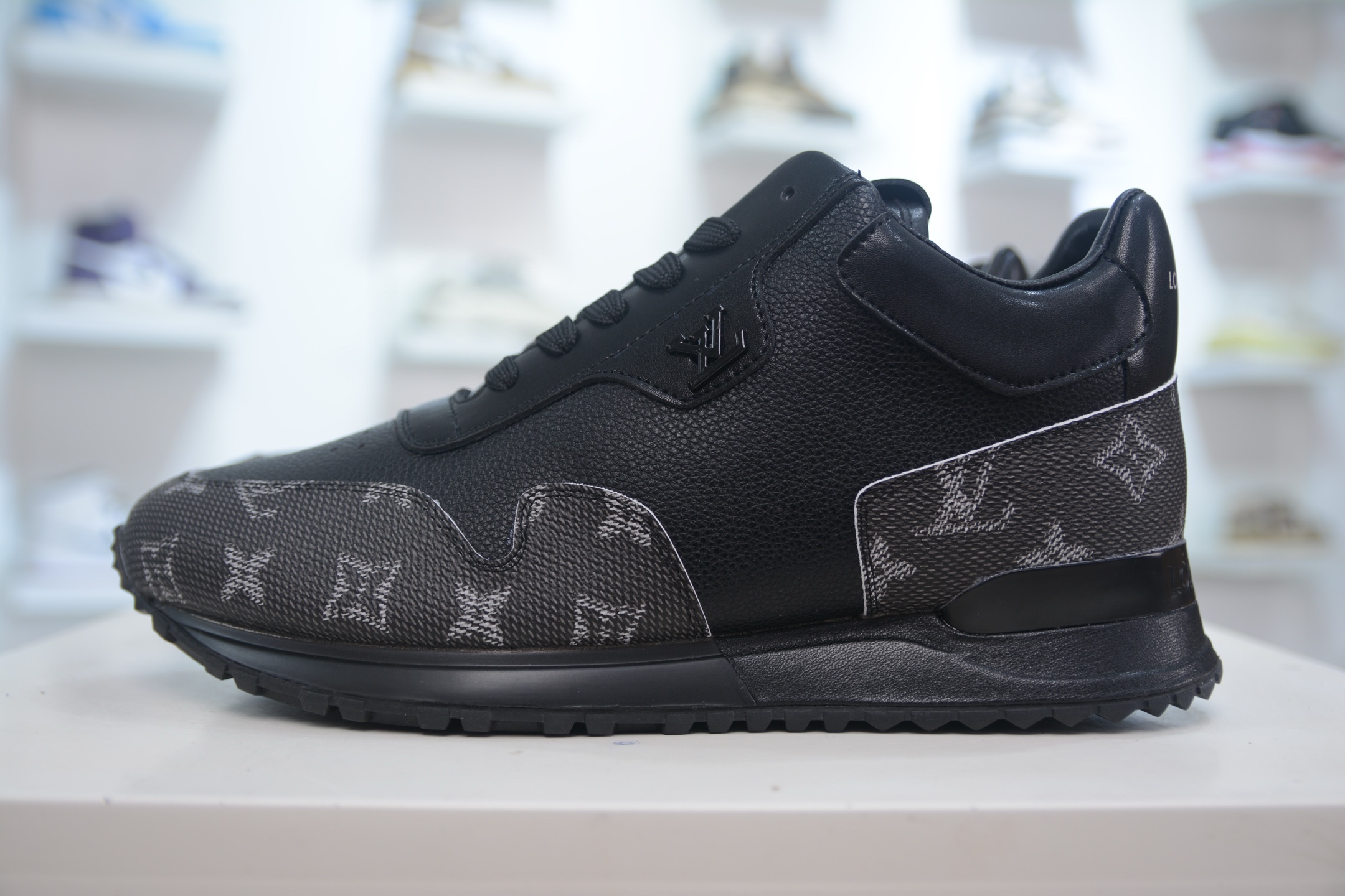 400 LV Louis Vuitton LV Run Away 复古老爹风休闲运动鞋