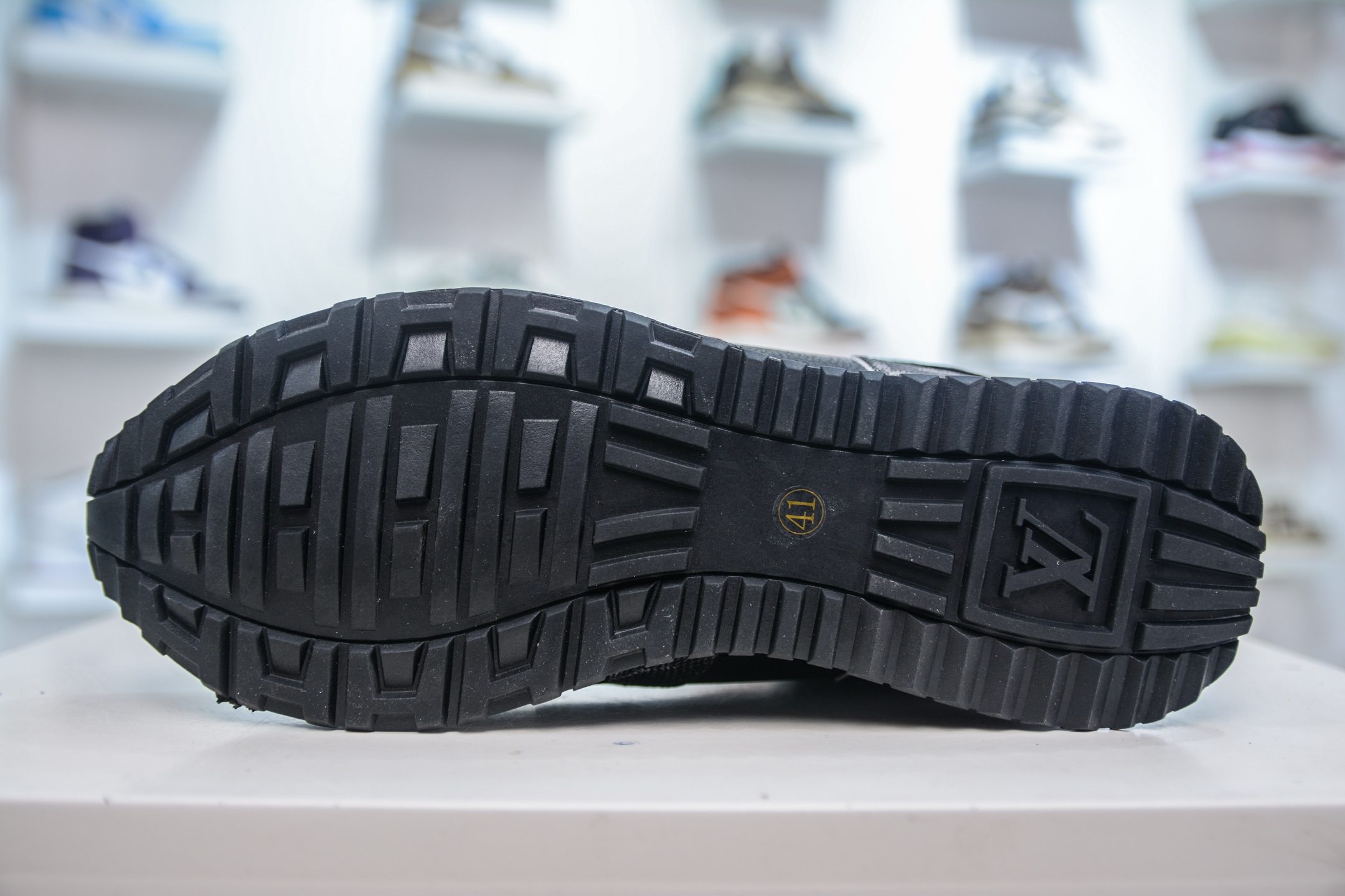 400 LV Louis Vuitton LV Run Away 复古老爹风休闲运动鞋