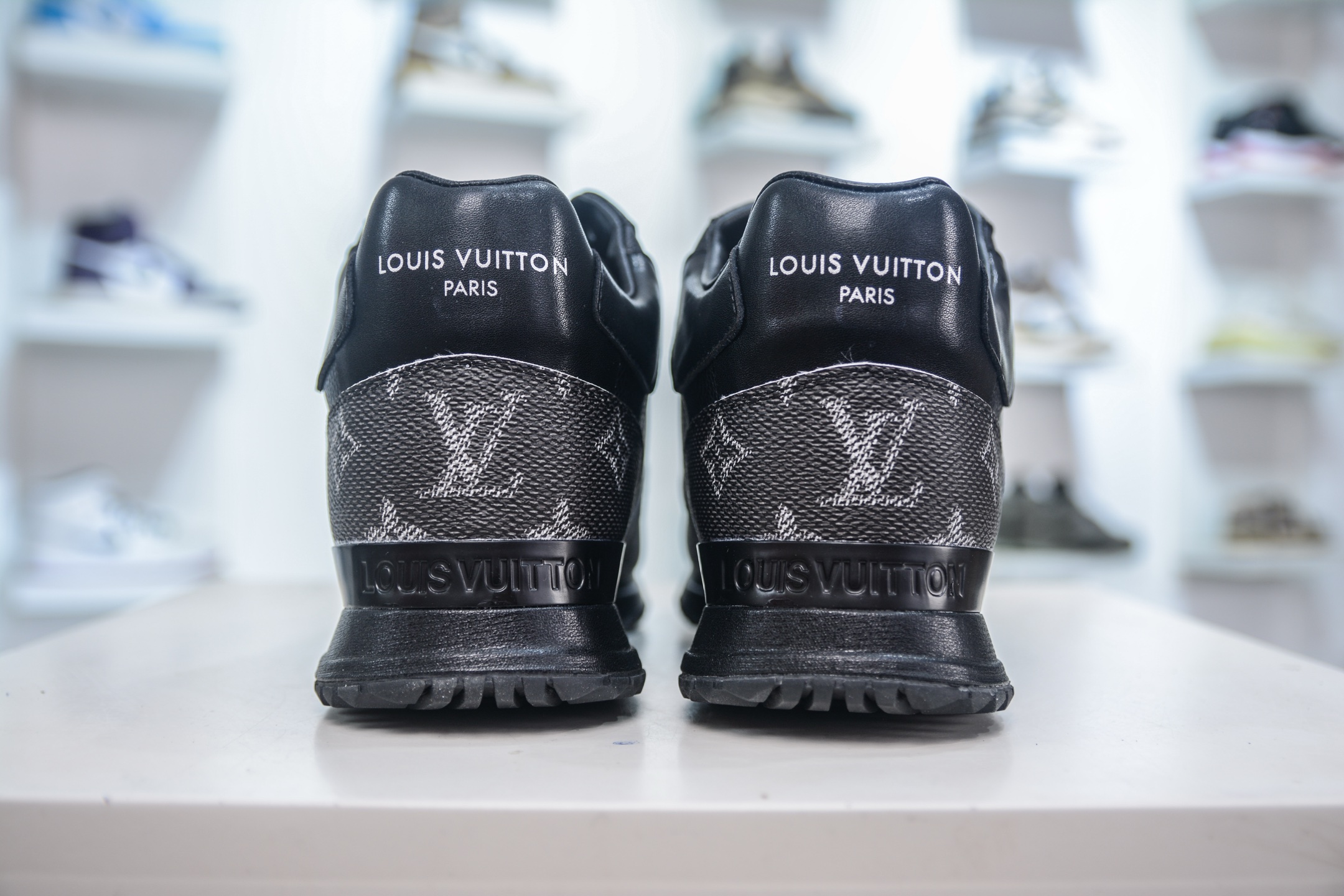 400 LV Louis Vuitton LV Run Away 复古老爹风休闲运动鞋