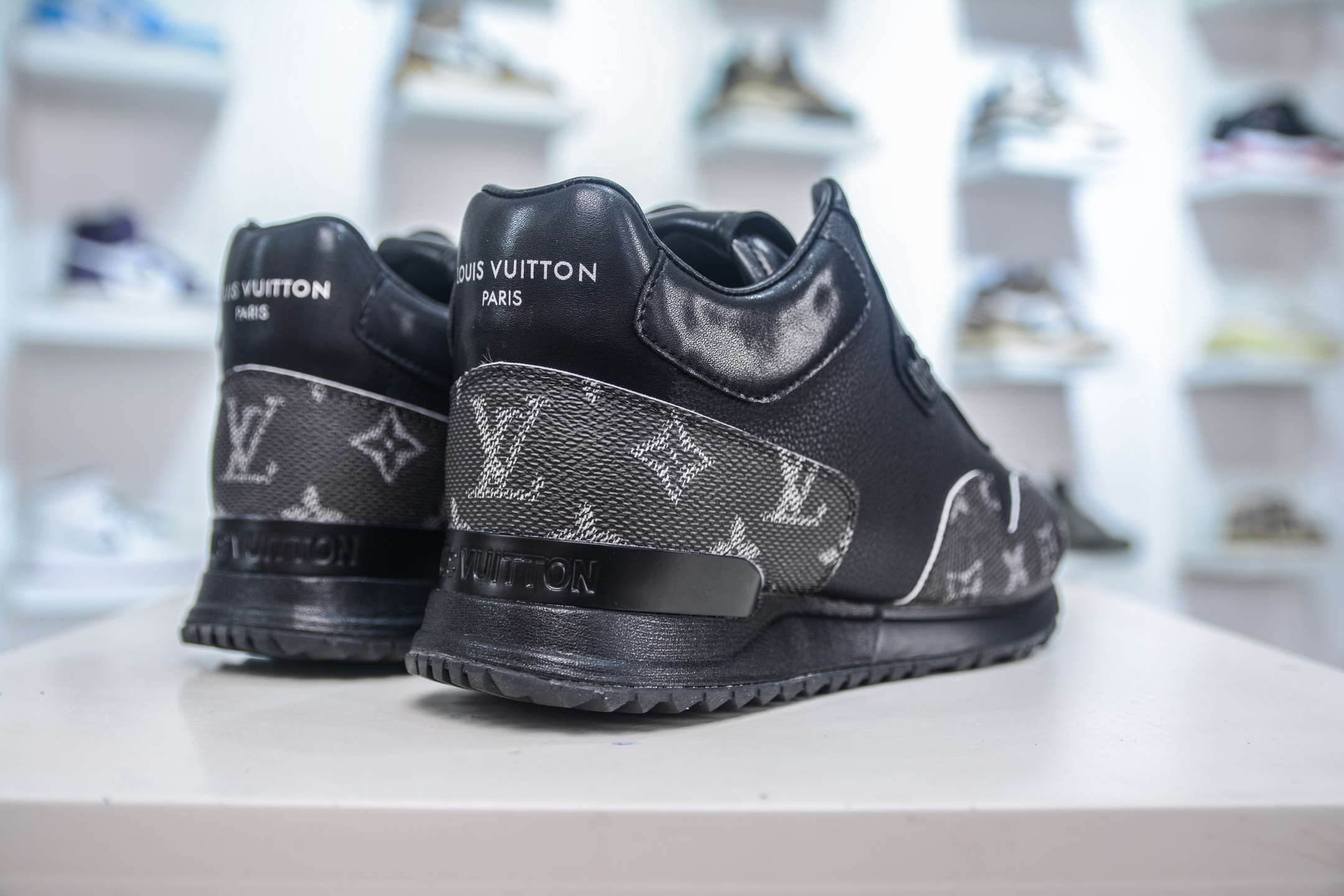 400 LV Louis Vuitton LV Run Away 复古老爹风休闲运动鞋