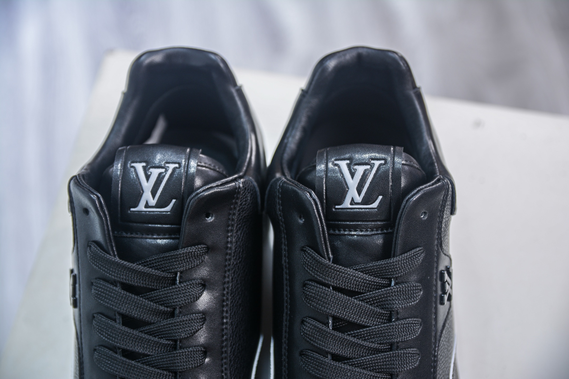 400 LV Louis Vuitton LV Run Away 复古老爹风休闲运动鞋