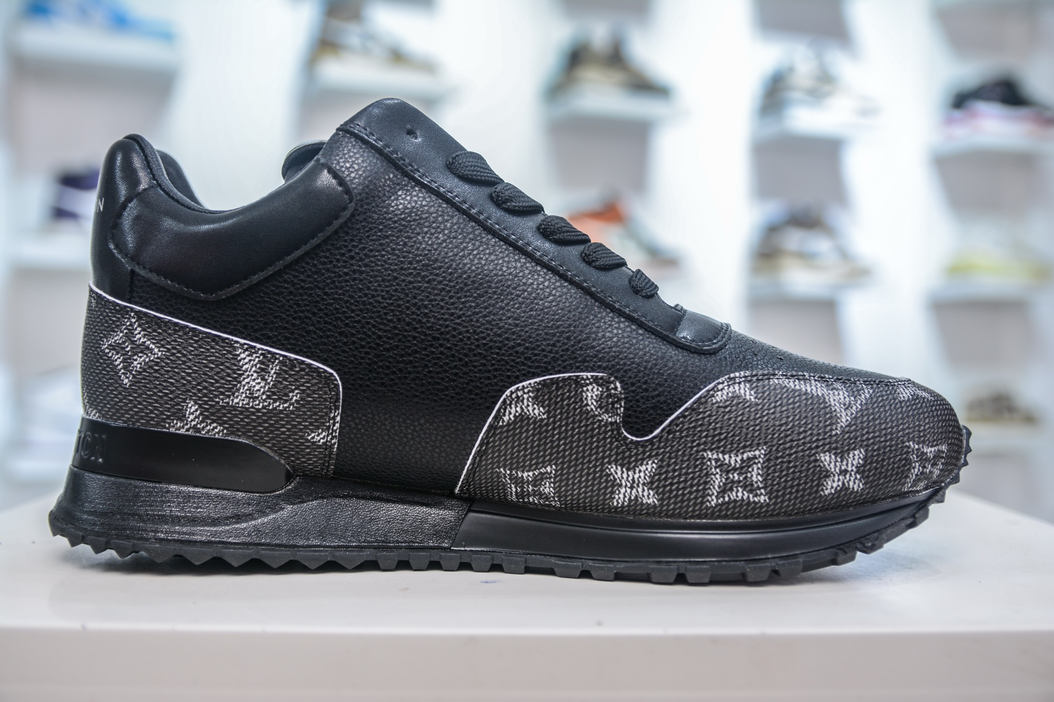 400 LV Louis Vuitton LV Run Away 复古老爹风休闲运动鞋