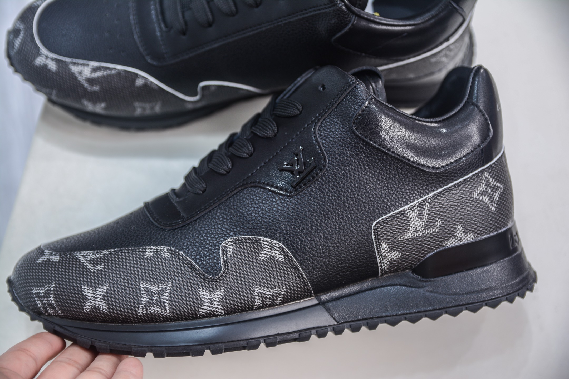 400 LV Louis Vuitton LV Run Away 复古老爹风休闲运动鞋