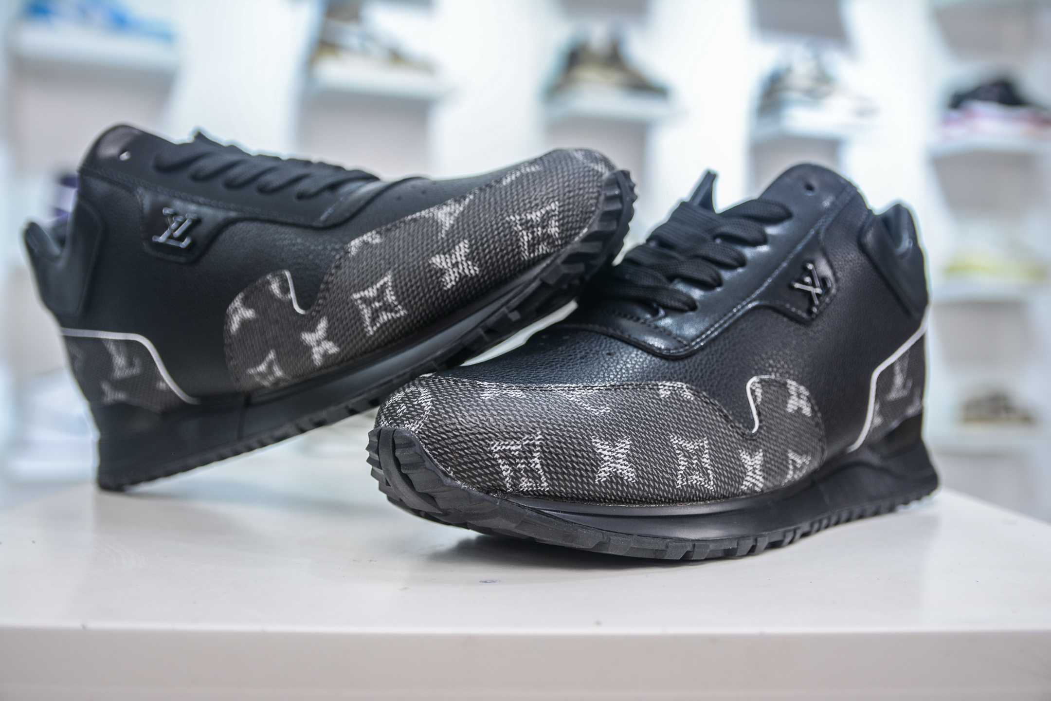 400 LV Louis Vuitton LV Run Away 复古老爹风休闲运动鞋