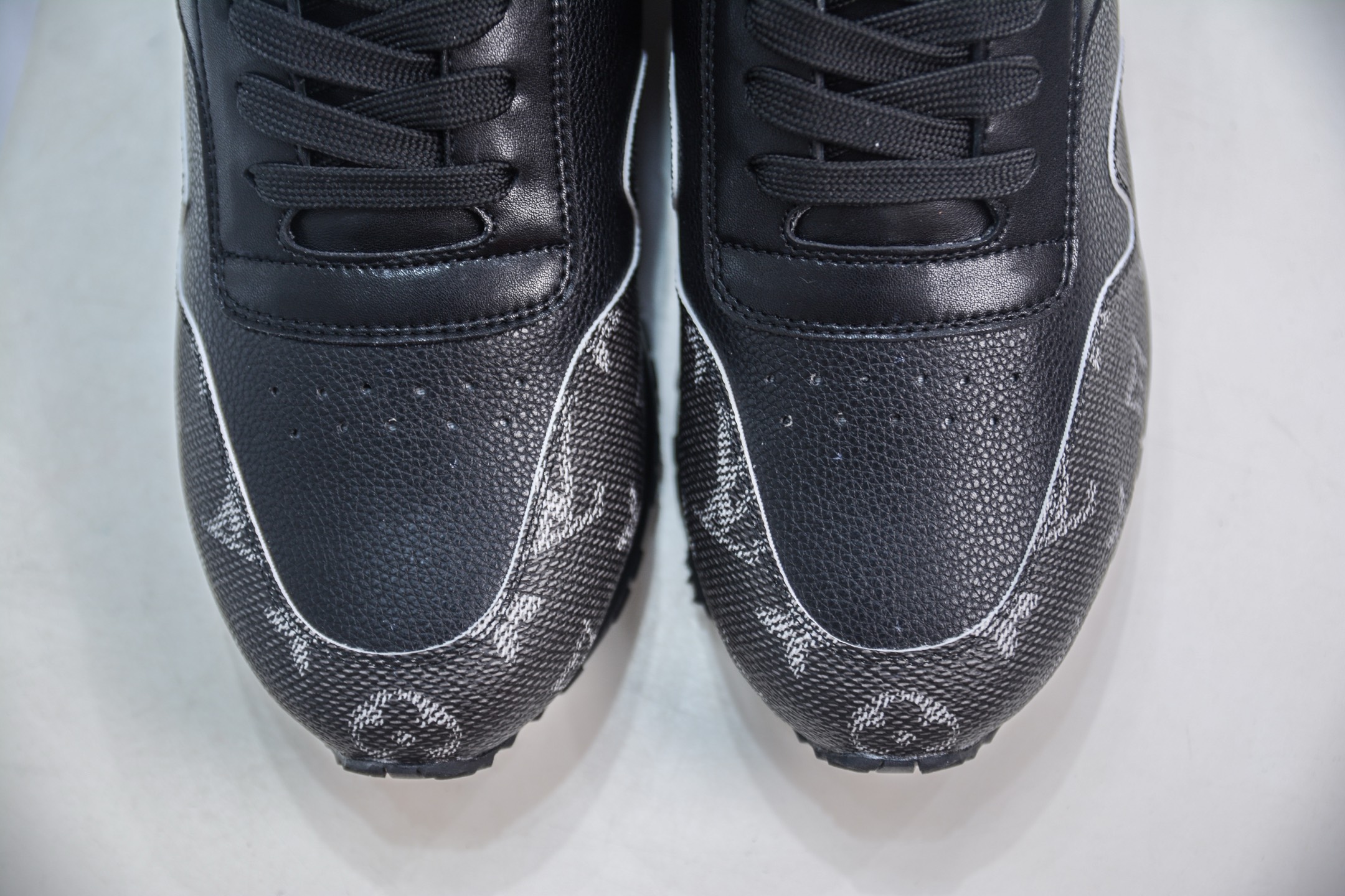 400 LV Louis Vuitton LV Run Away 复古老爹风休闲运动鞋