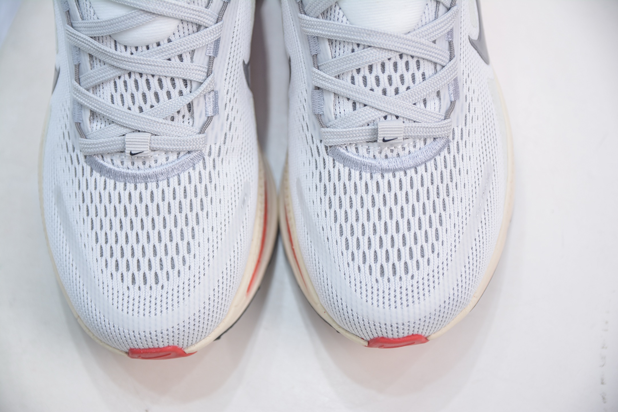 Nike Zoom Vomero 18: Lightweight Running Shoes with Breathable Mesh Design 9 i1747869911971 9544 0 8