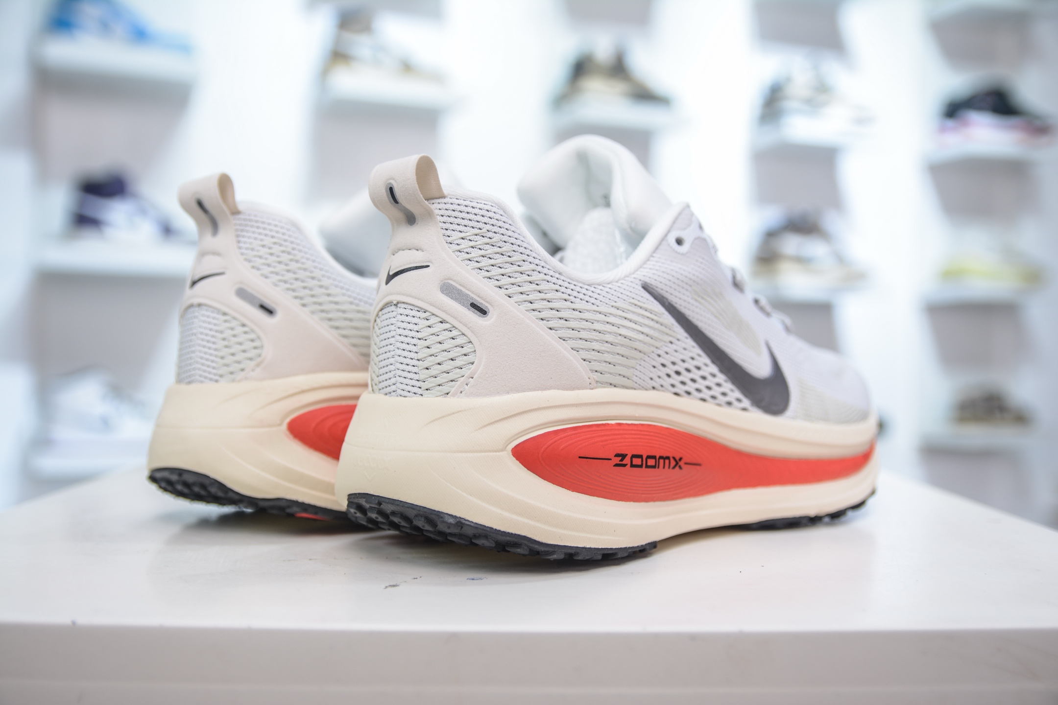 Nike Zoom Vomero 18: Lightweight Running Shoes with Breathable Mesh Design 6 i1747869917118 6807 0 5