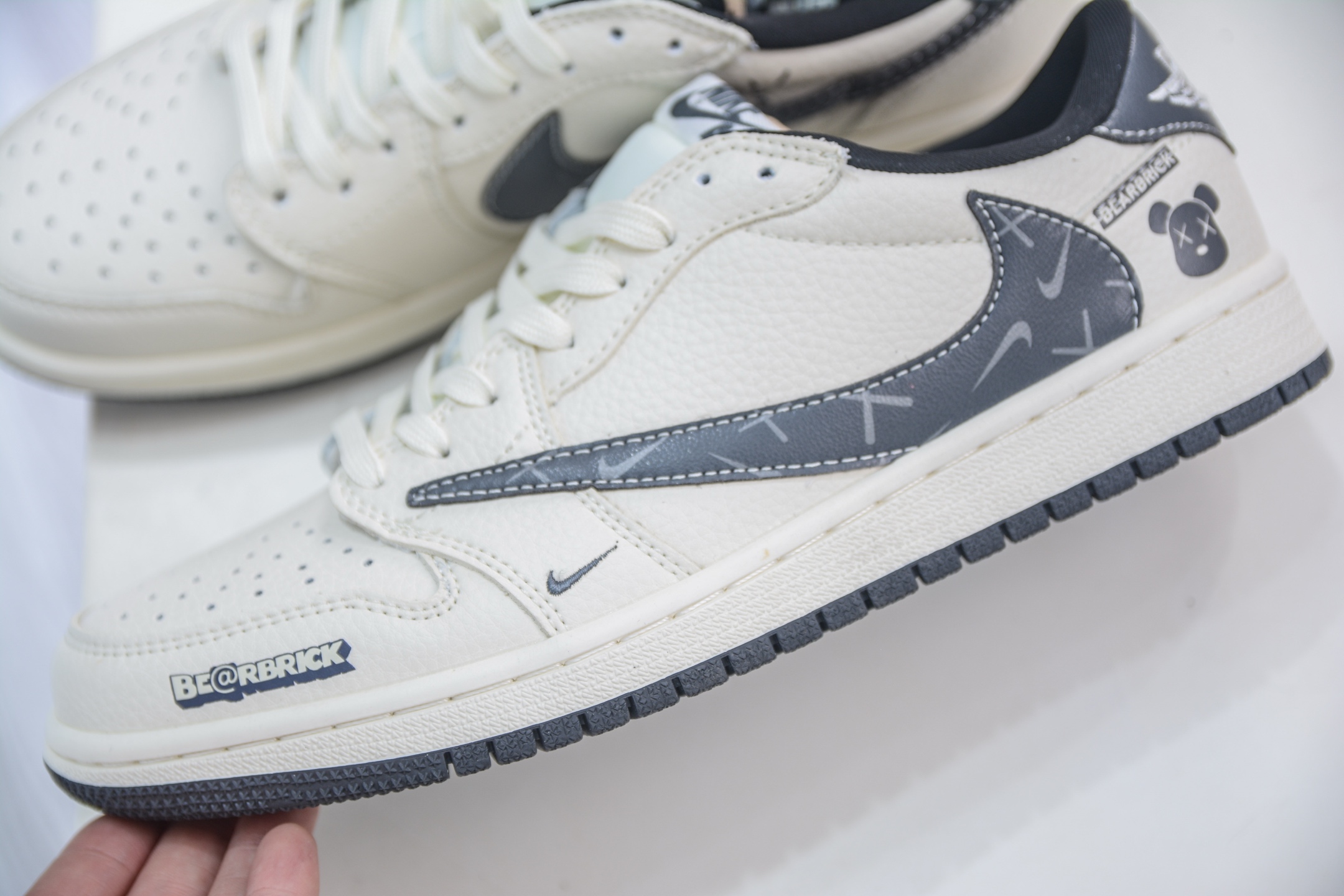 280 Air Jordan 1 Retro Low x BE@RBRICK 暴力熊联名-米白灰 LD2025-011