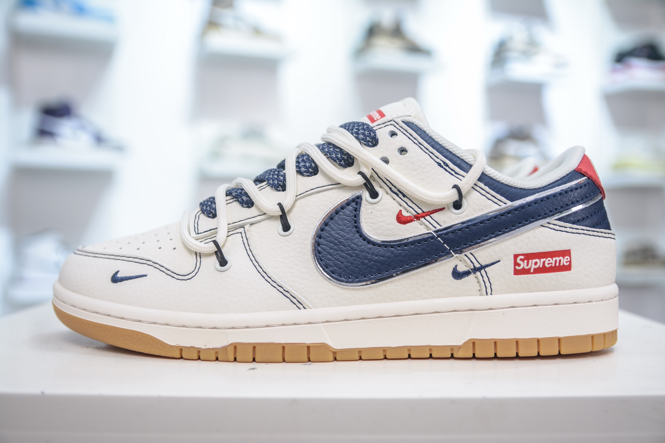 Nike SB Dunk Low x Supreme Collab - White/Navy/Red, Size 36-45 2 i1748014687412 4851 0 0