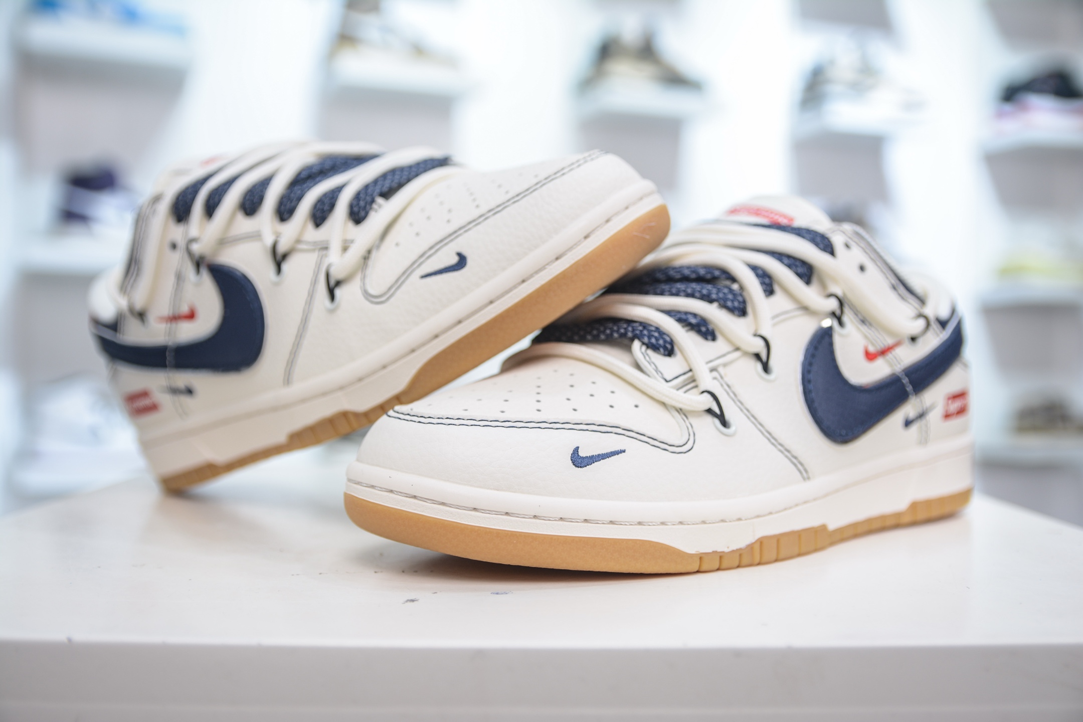 Nike SB Dunk Low x Supreme Collab - White/Navy/Red, Size 36-45 5 i1748014687496 7282 0 3