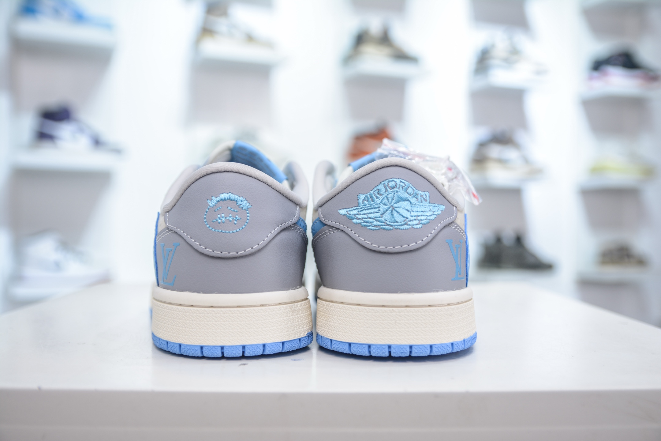 TS x Air Jordan x Louis Vuitton Air Jordan 1 Low -White Grey Blue 3 i1748014791254 6624 0 1
