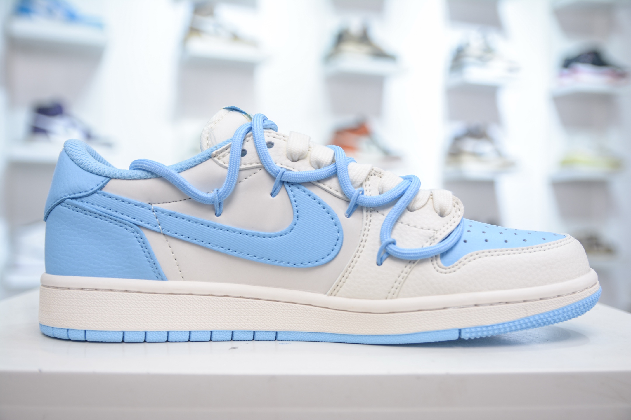 TS x Air Jordan x Louis Vuitton Air Jordan 1 Low 'Blue Band' 3 i1748014859016 1535 0 2