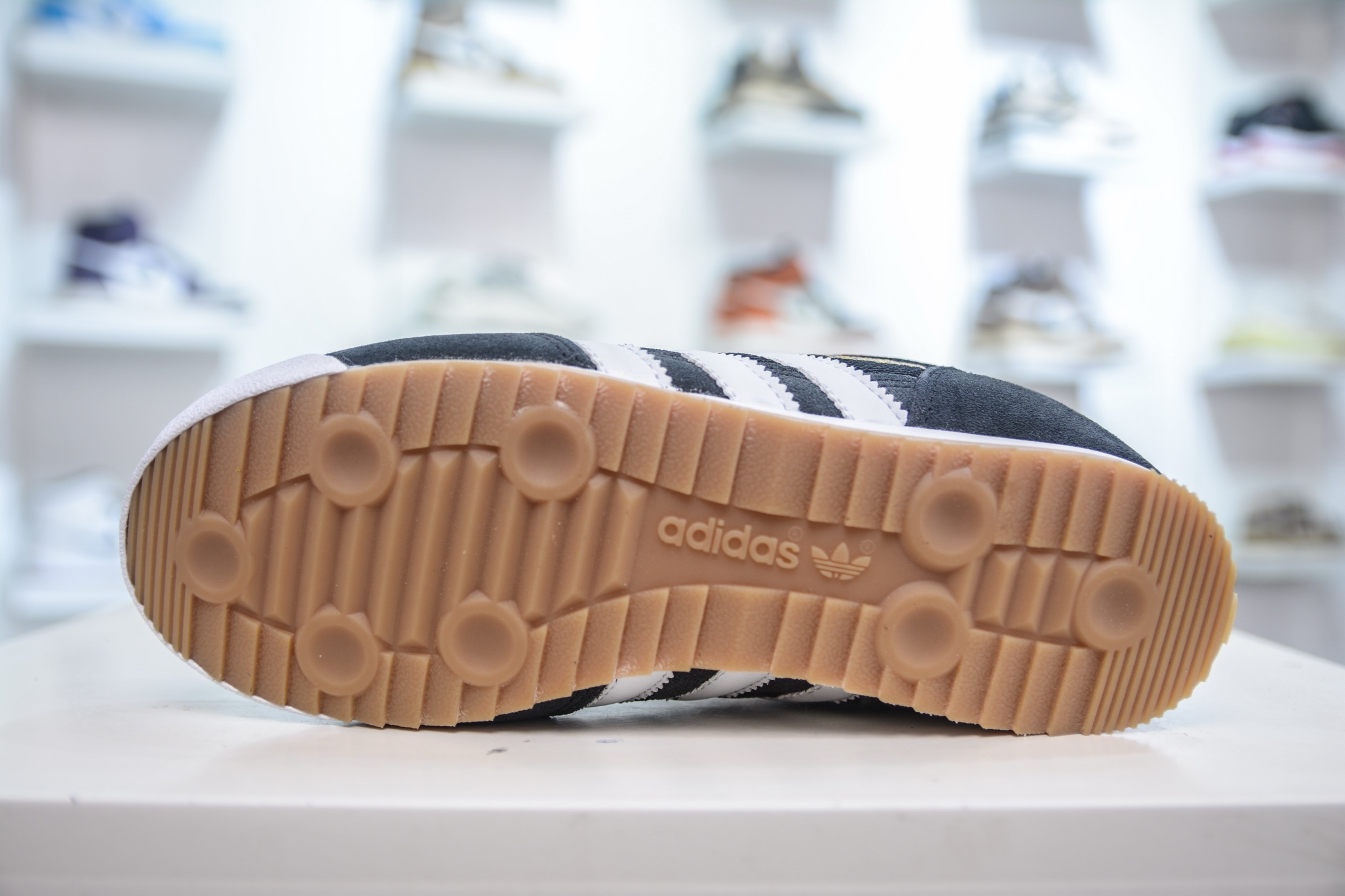 Adidas Originals SL 71 RTN: Classic Retro Running Shoes - IH1324 5 i1748014928701 894 0 4