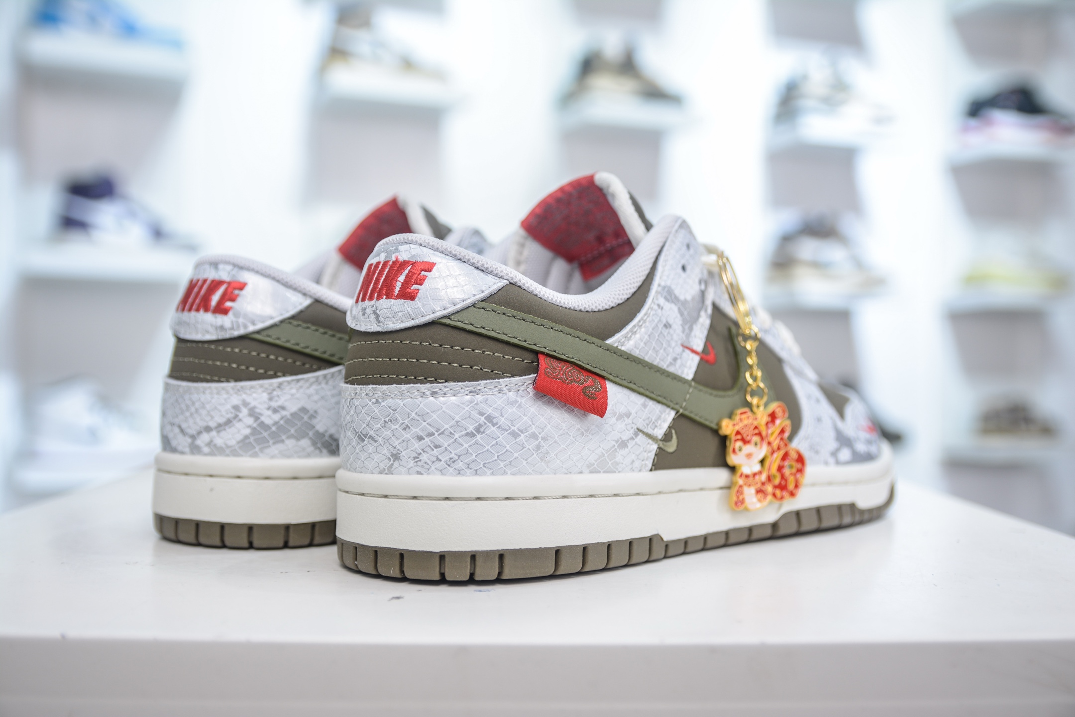Nike SB Dunk Low 'Year Of The Snake' Silver Green Limited Edition Shoes 7 i1748015315334 5943 0 5