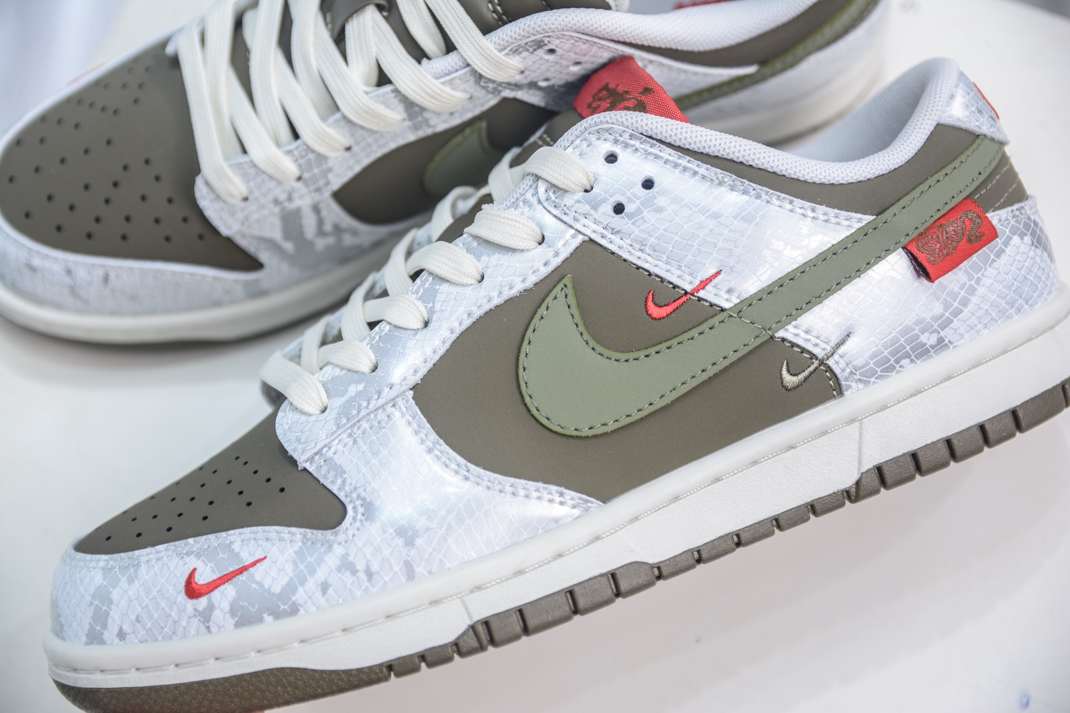 Nike SB Dunk Low 'Year Of The Snake' Silver Green Limited Edition Shoes 8 i1748015316390 4021 0 6