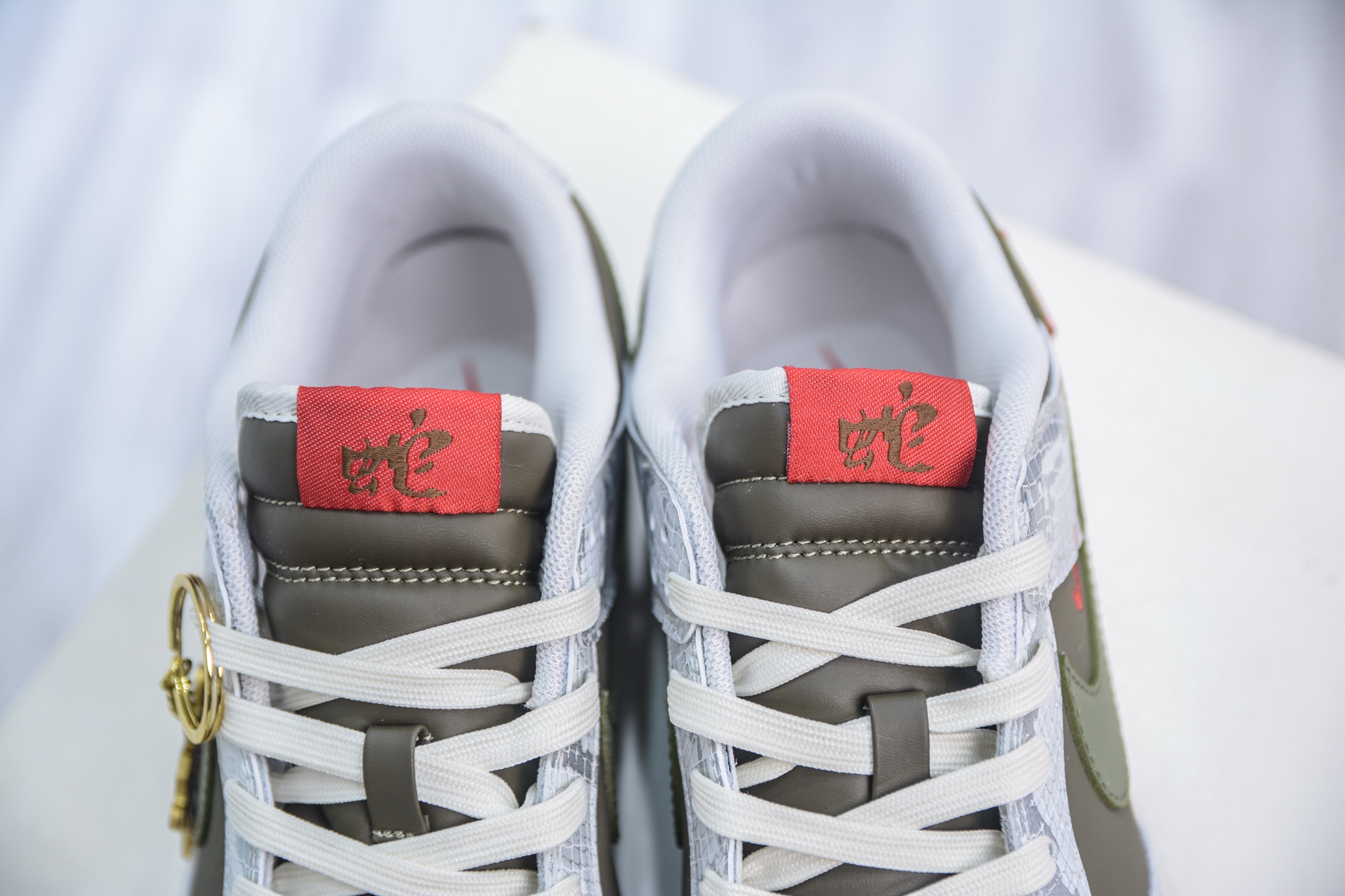 Nike SB Dunk Low 'Year Of The Snake' Silver Green Limited Edition Shoes 9 i1748015316400 7075 0 7