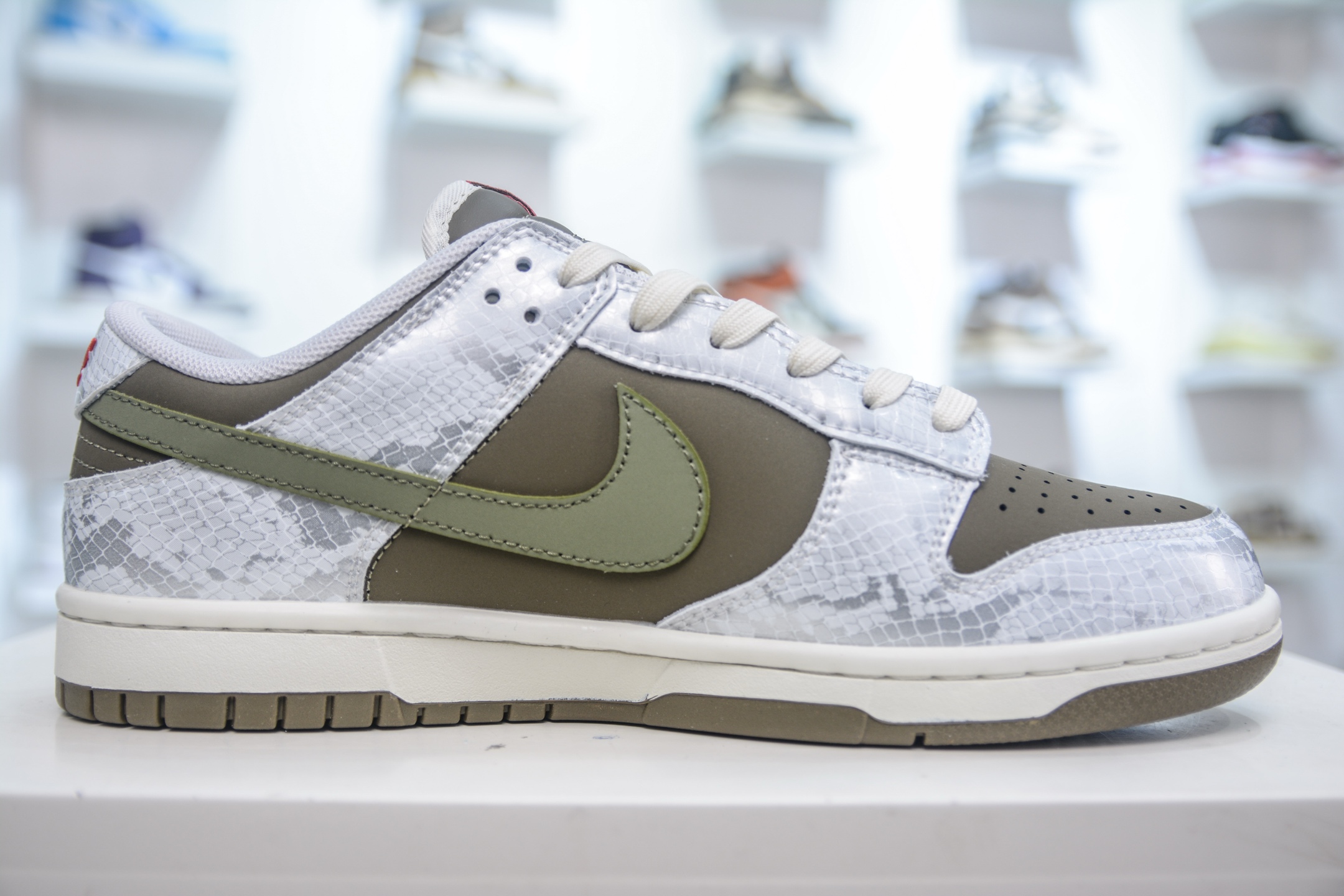 Nike SB Dunk Low 'Year Of The Snake' Silver Green Limited Edition Shoes 4 i1748015316447 3564 0 2
