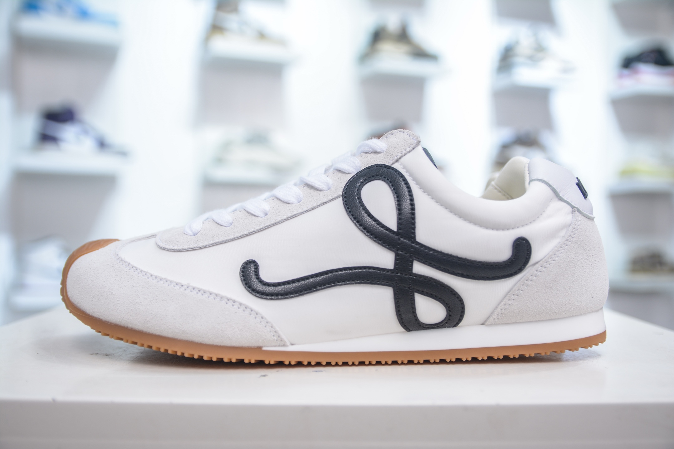 Loewe Ballet Runner 2.0 Sneakers - Round Toe Lace-Up Casual Shoes 1 i1748015994797 8562 0 0
