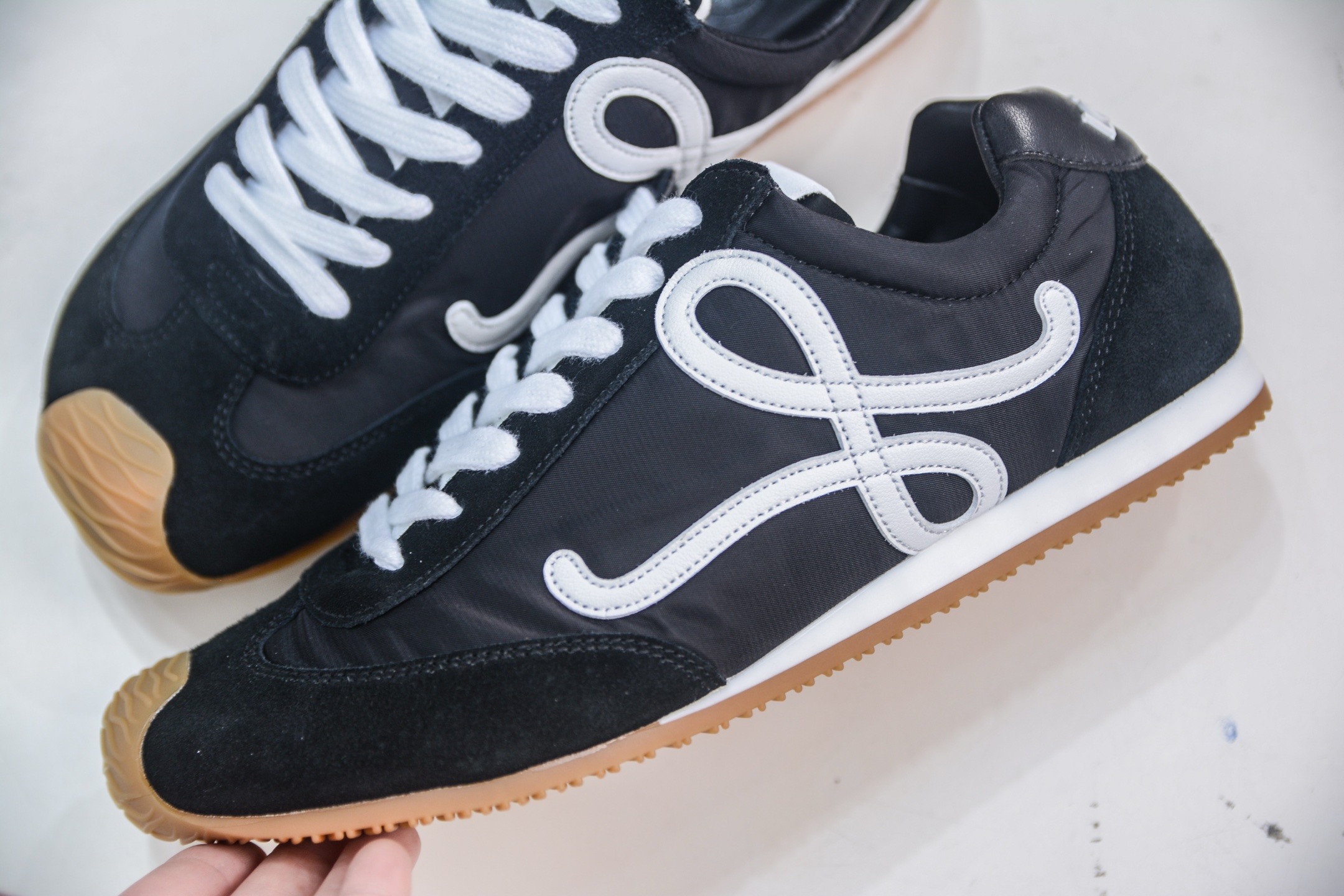 Loewe Ballet Runner 2.0: Comfortable Leather Sneakers with Signature Logo 8 i1748016260257 4376 0 6