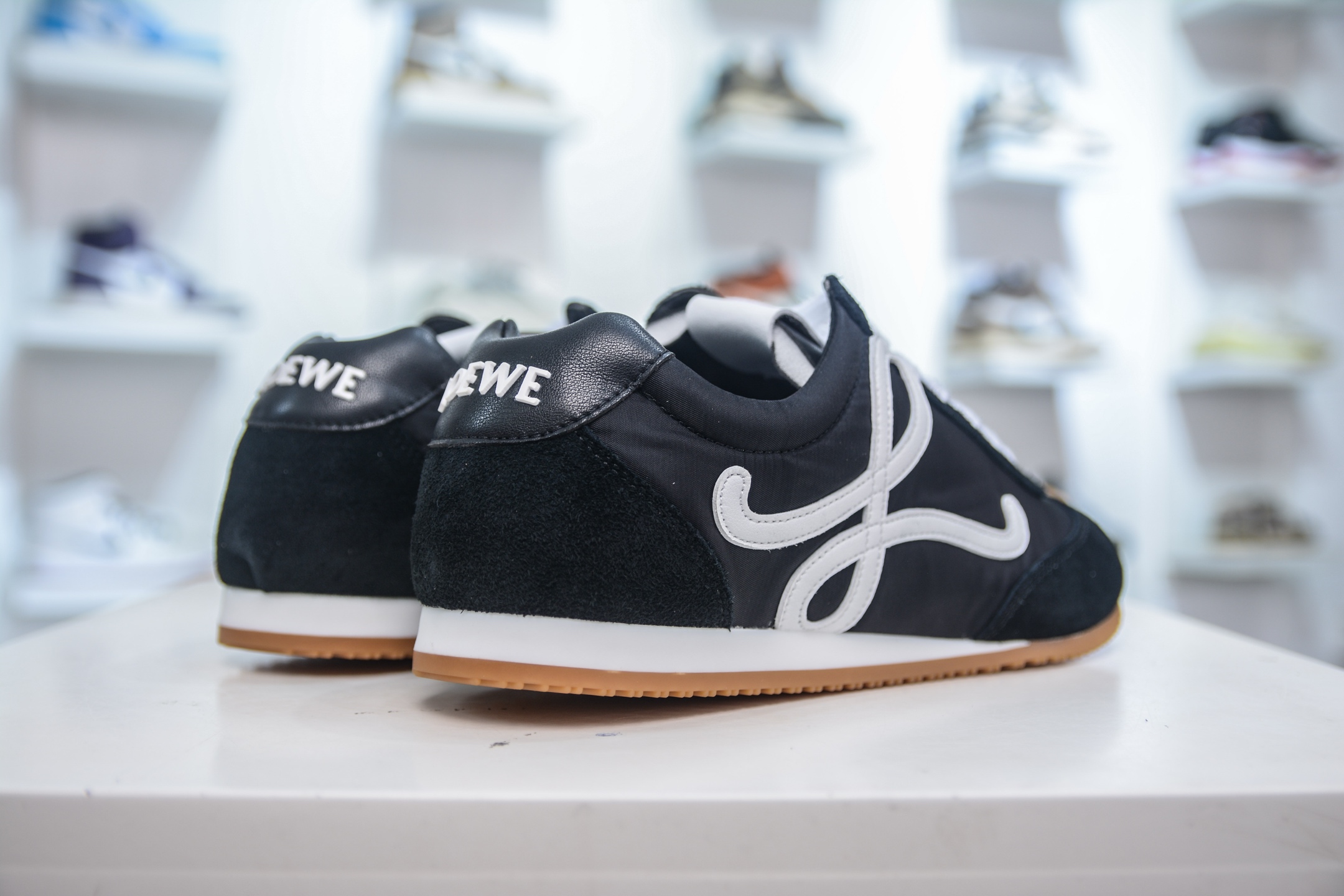 Loewe Ballet Runner 2.0: Comfortable Leather Sneakers with Signature Logo 7 i1748016261650 2294 0 5