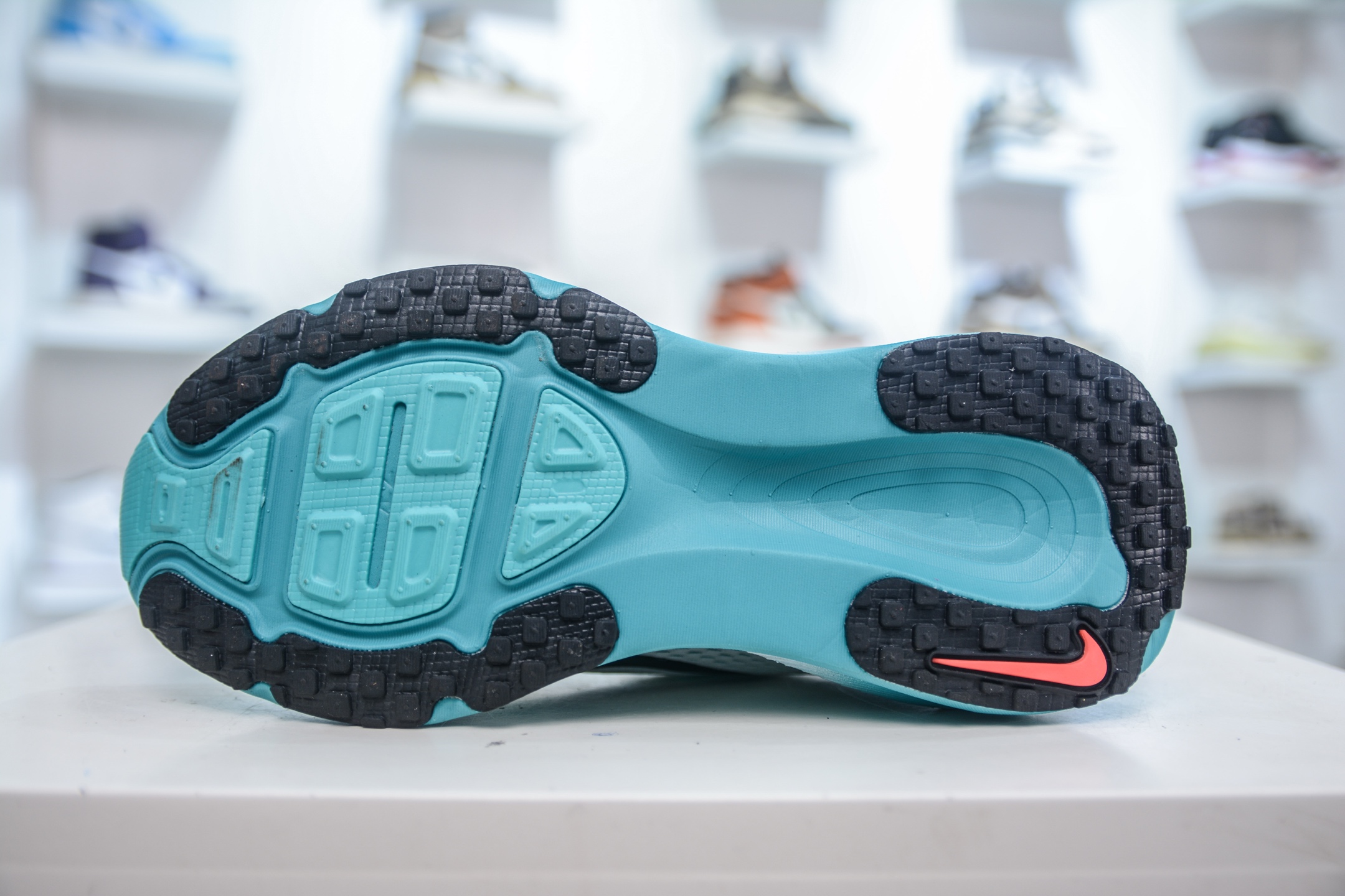 Nike Zoom Vomero 18 Running Shoes - Lightweight, Breathable, and Comfortable 6 i1748016568557 304 0 4